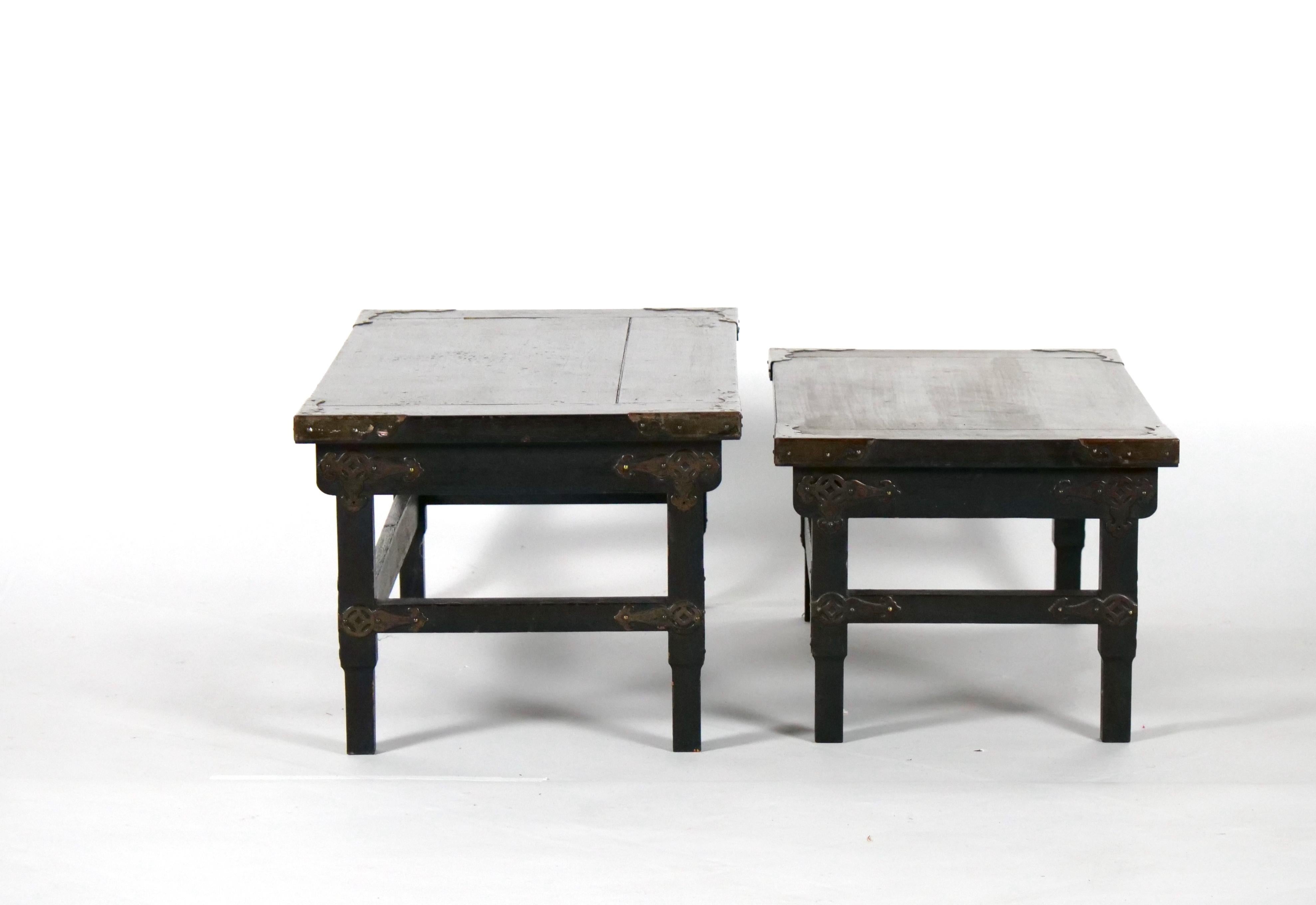 Chinese Export Ebonized low Nesting Tables In Good Condition For Sale In Tarry Town, NY