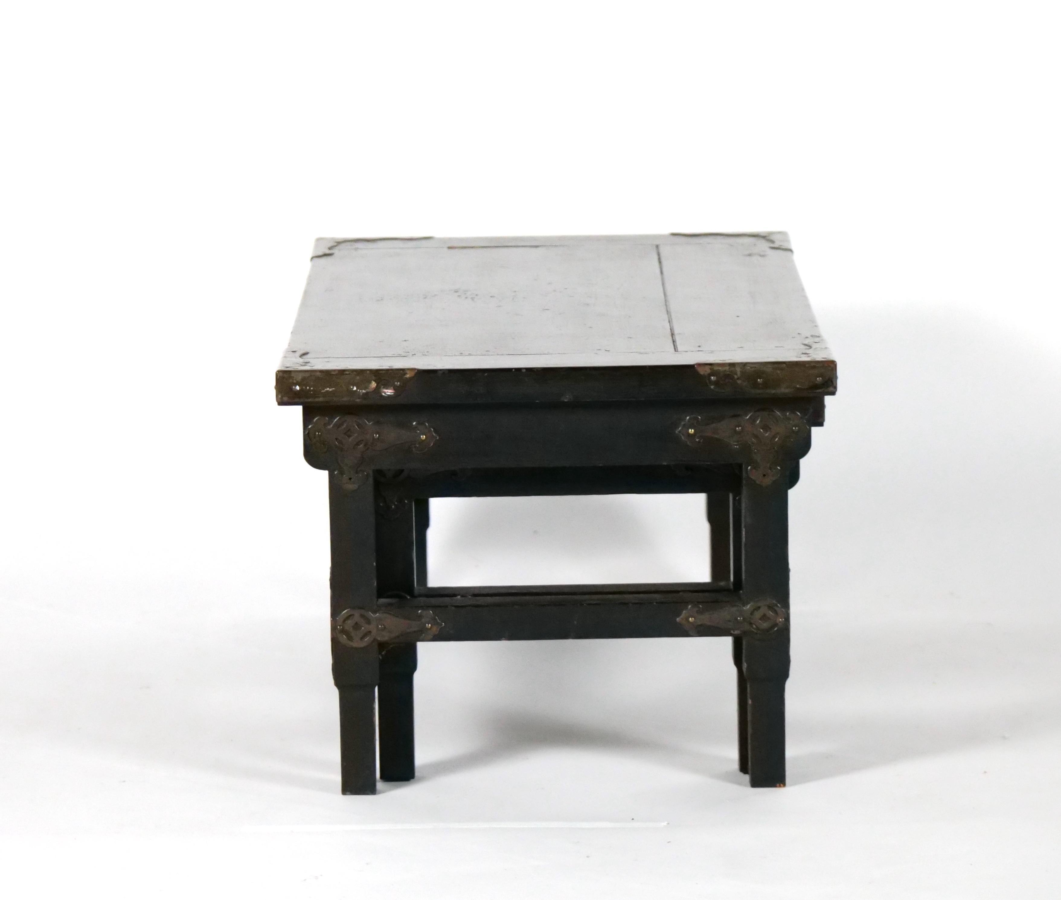 20th Century Chinese Export Ebonized low Nesting Tables For Sale