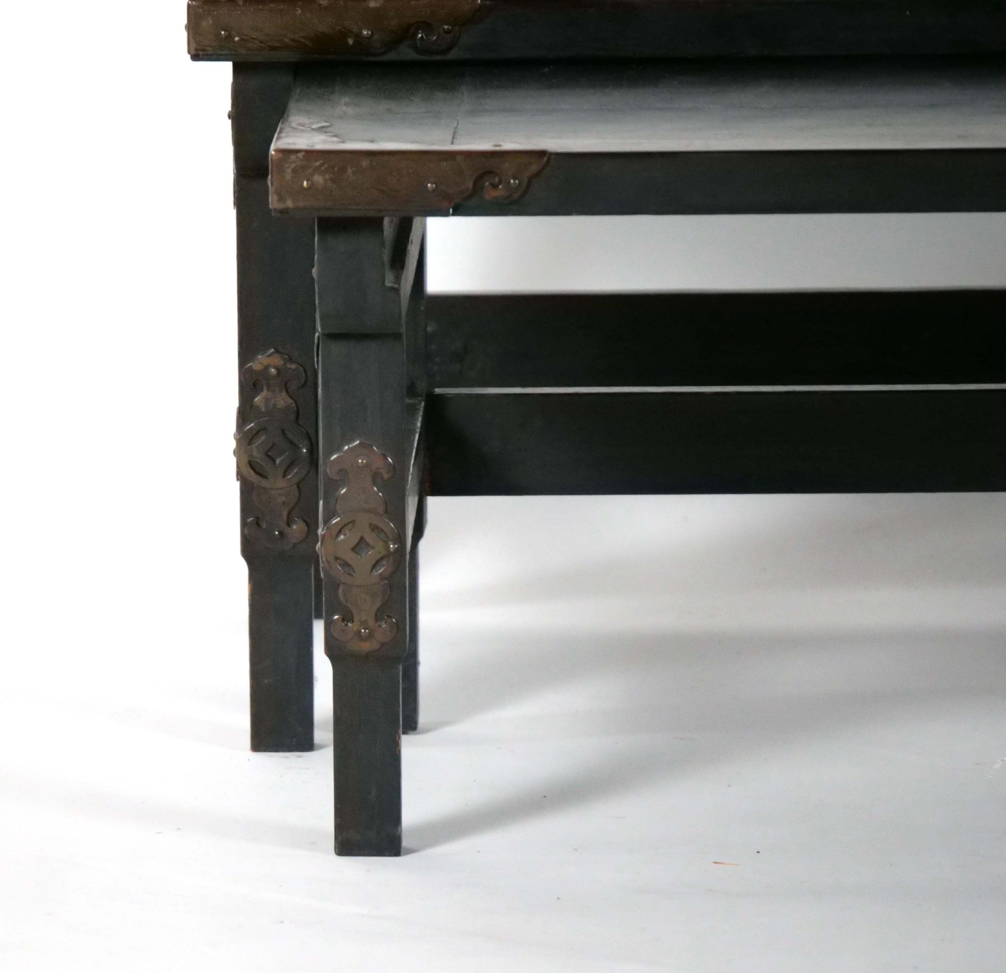 Chinese Export Ebonized low Nesting Tables For Sale 1