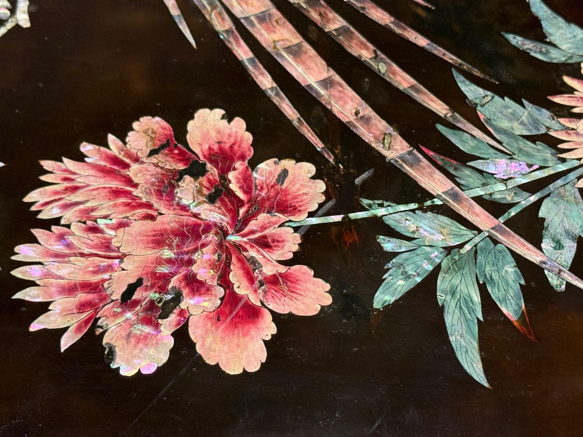 Chinesischer Export, Ebonisiertes Holz, Perlmutt, Mitteltisch, China, 1900 im Angebot 6