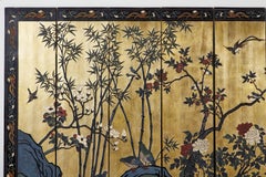 Paravent chinois d'exportation à huit panneaux laqués et dorés de Coromandel