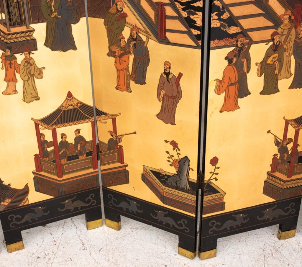 Chinese Export Eight-Panel Lacquered Coromandel Screen In Good Condition For Sale In Tarry Town, NY