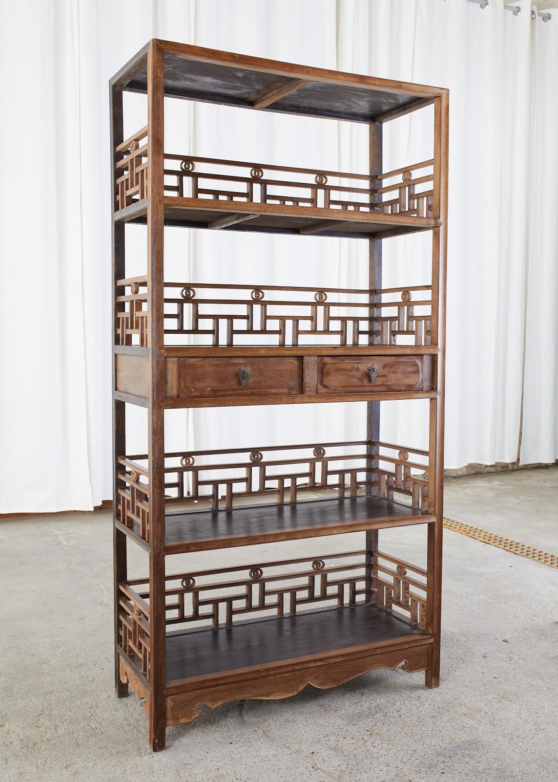 Chinese Export Elm Bookcase or Scholars Display Shelf Étagère In Good Condition In Rio Vista, CA