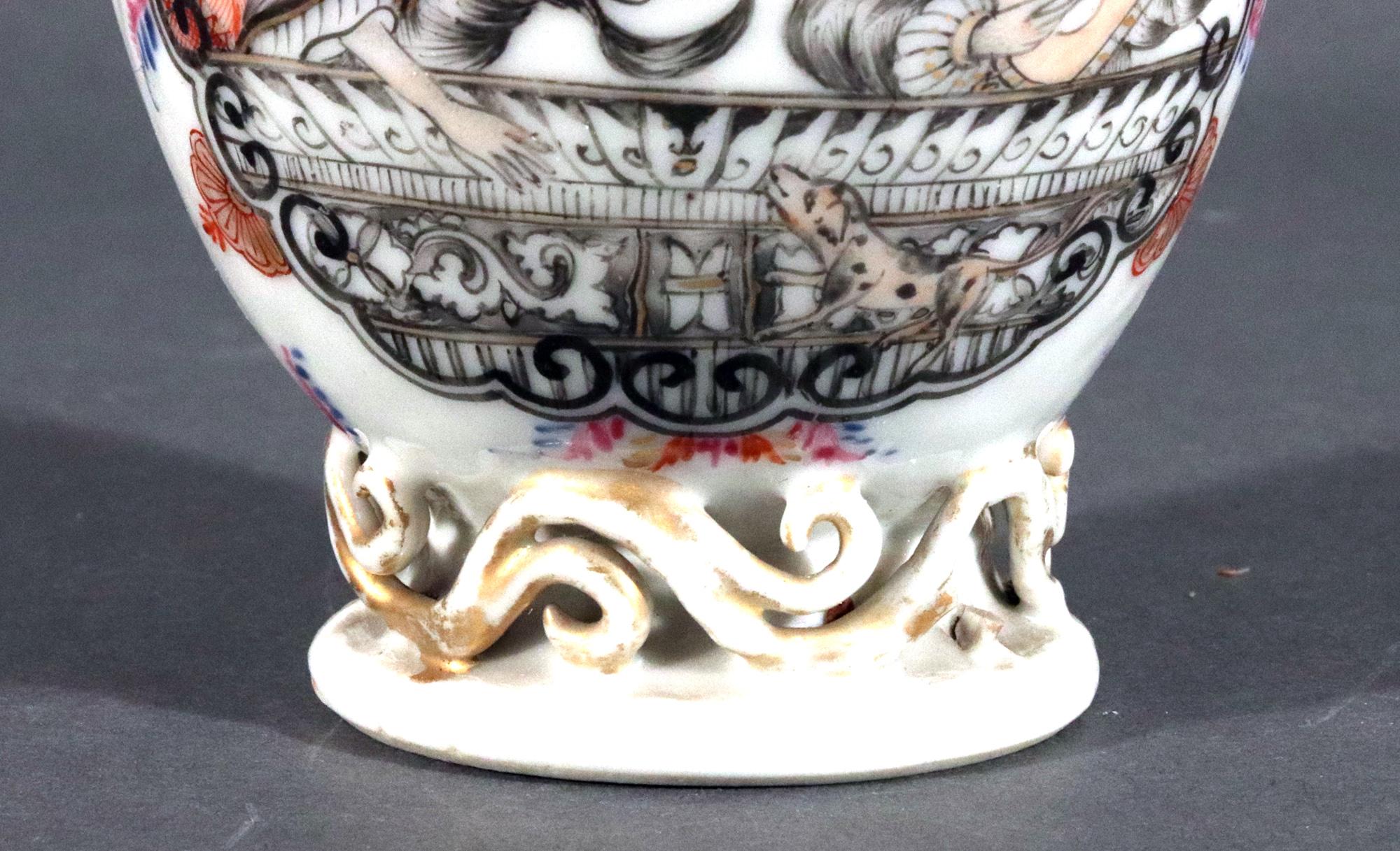 Mid-18th Century Chinese Export En Grisaille Teapoy with European Figures For Sale