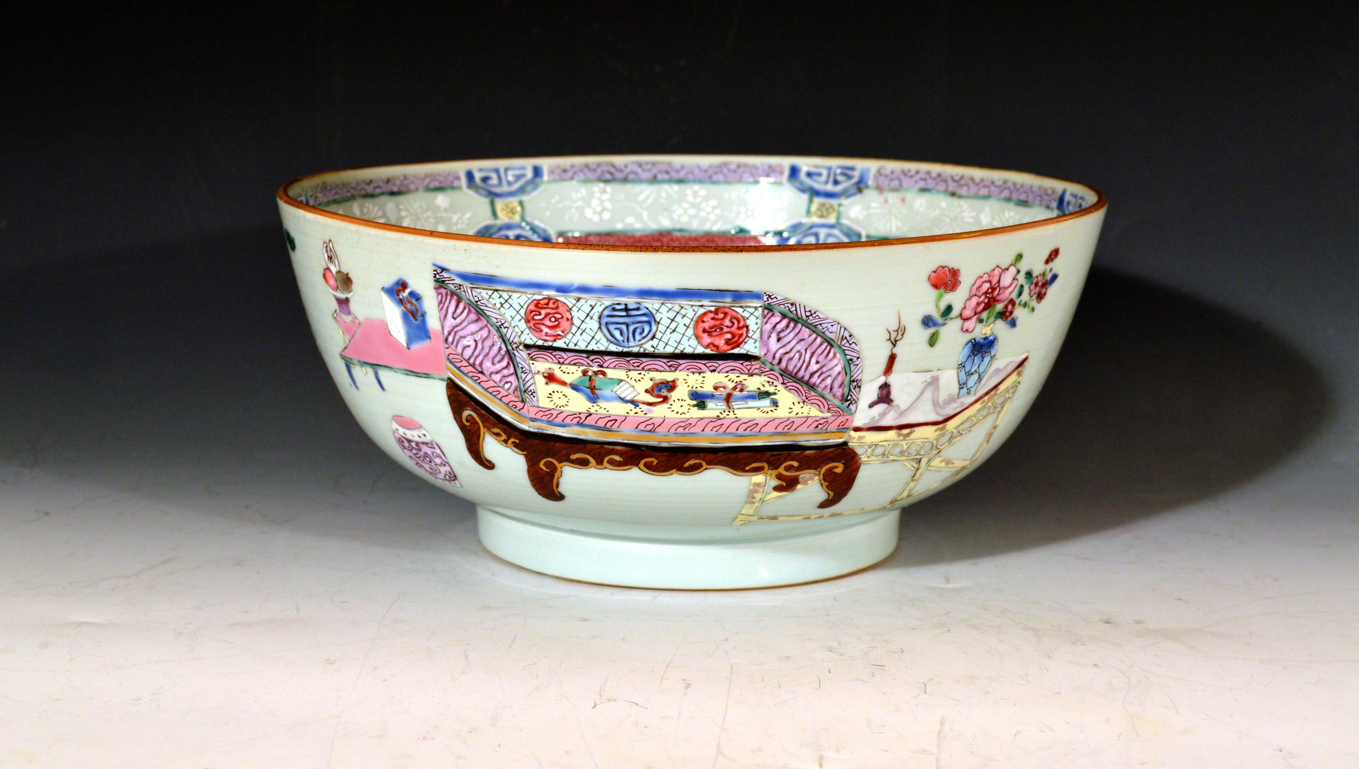 Chinese Export Famille Rose porcelain bowl with Chinese 