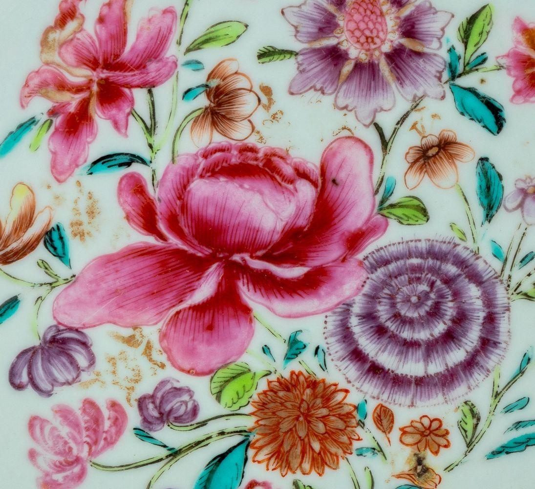 Vernissé Chinese Export Famille Rose Porcelain Lobed Bowl en vente