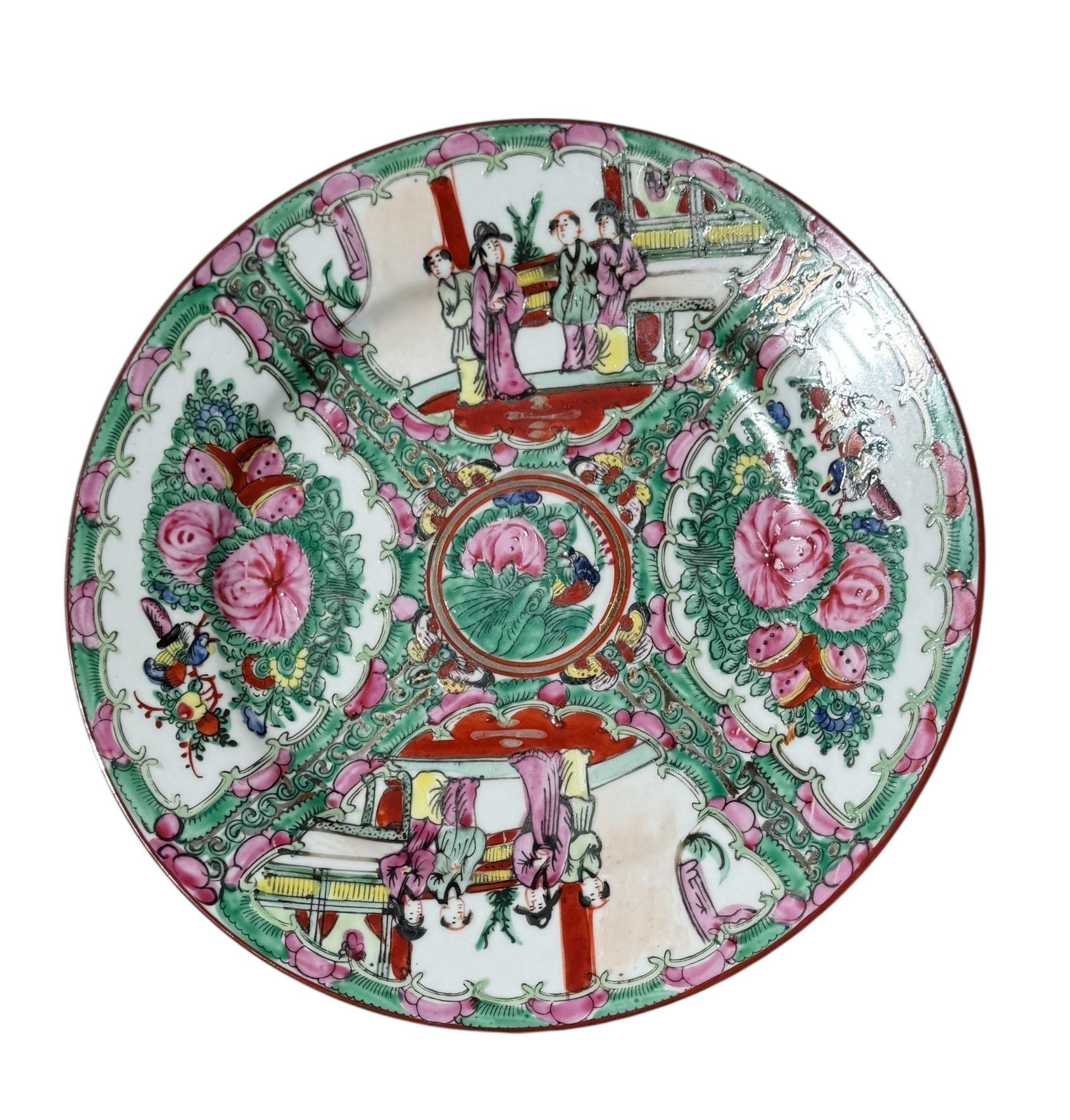 Metà XVIII secolo Piatto in porcellana Famille Rose da esportazione cinese, marchio del regno di Qianlong (1735-1796) in vendita