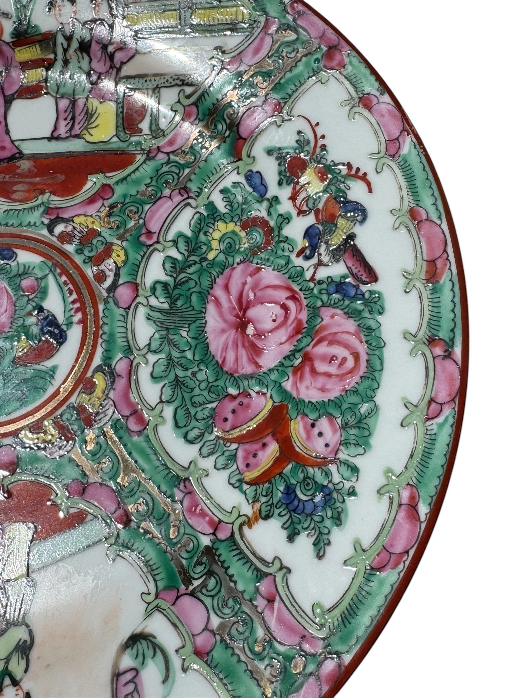 Porcellana Piatto in porcellana Famille Rose da esportazione cinese, marchio del regno di Qianlong (1735-1796) in vendita