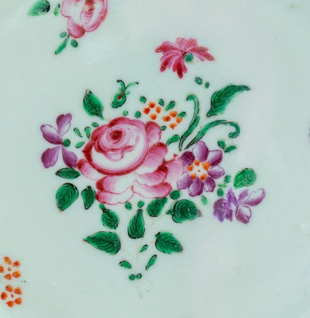 Chinese Export Famille Rose Porcelain Plates, Pair Exportación china en venta