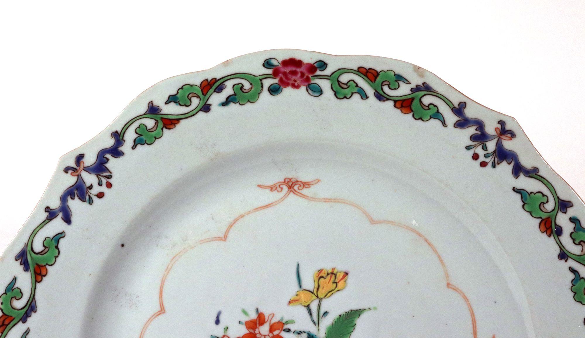 Chinese Export Famille Rose Porcelain Plates with Green Enamel, Set of Twelve For Sale 7