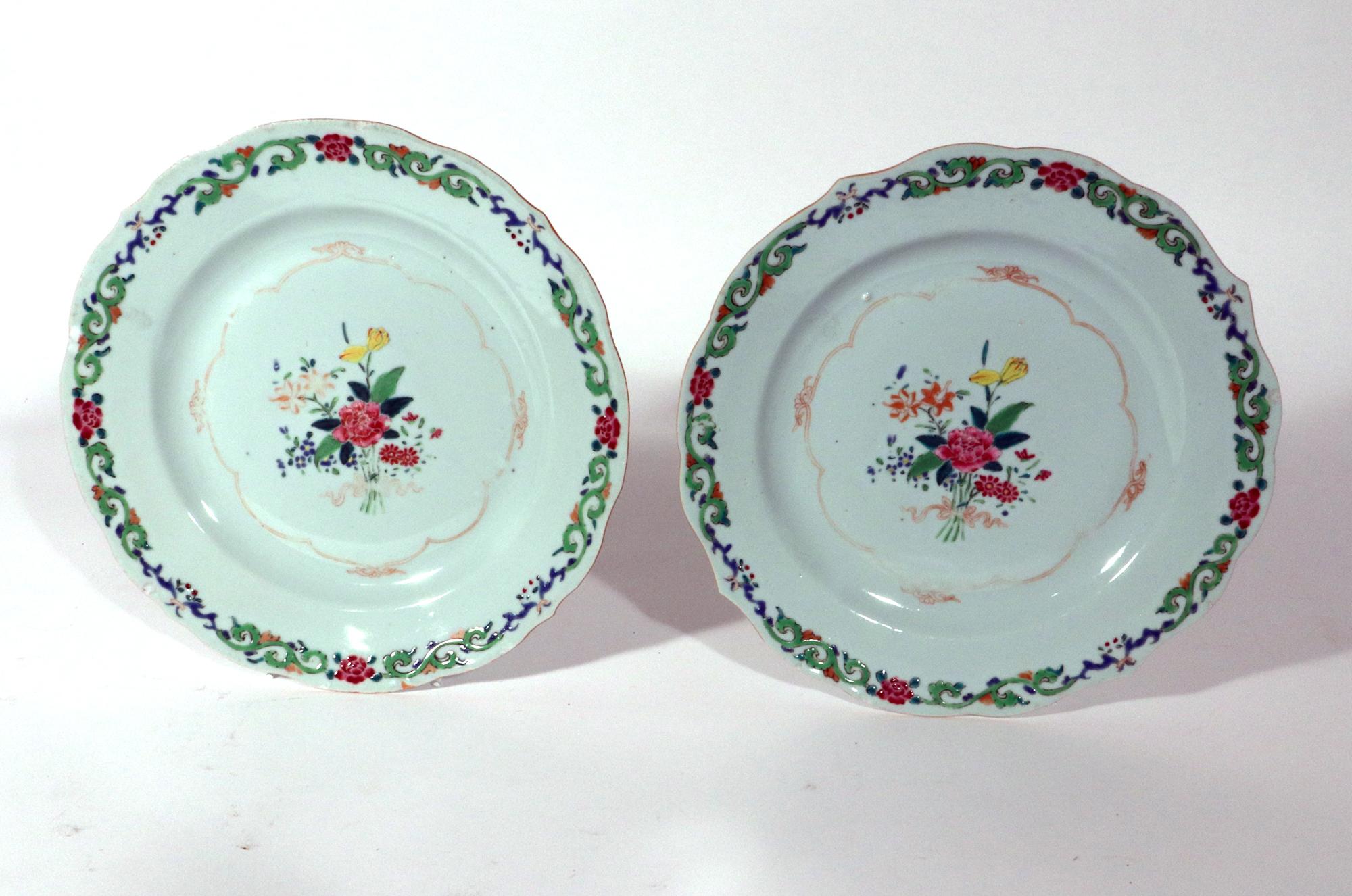 Chinese Export Famille Rose Porcelain Plates with Green Enamel, Set of Twelve For Sale 2