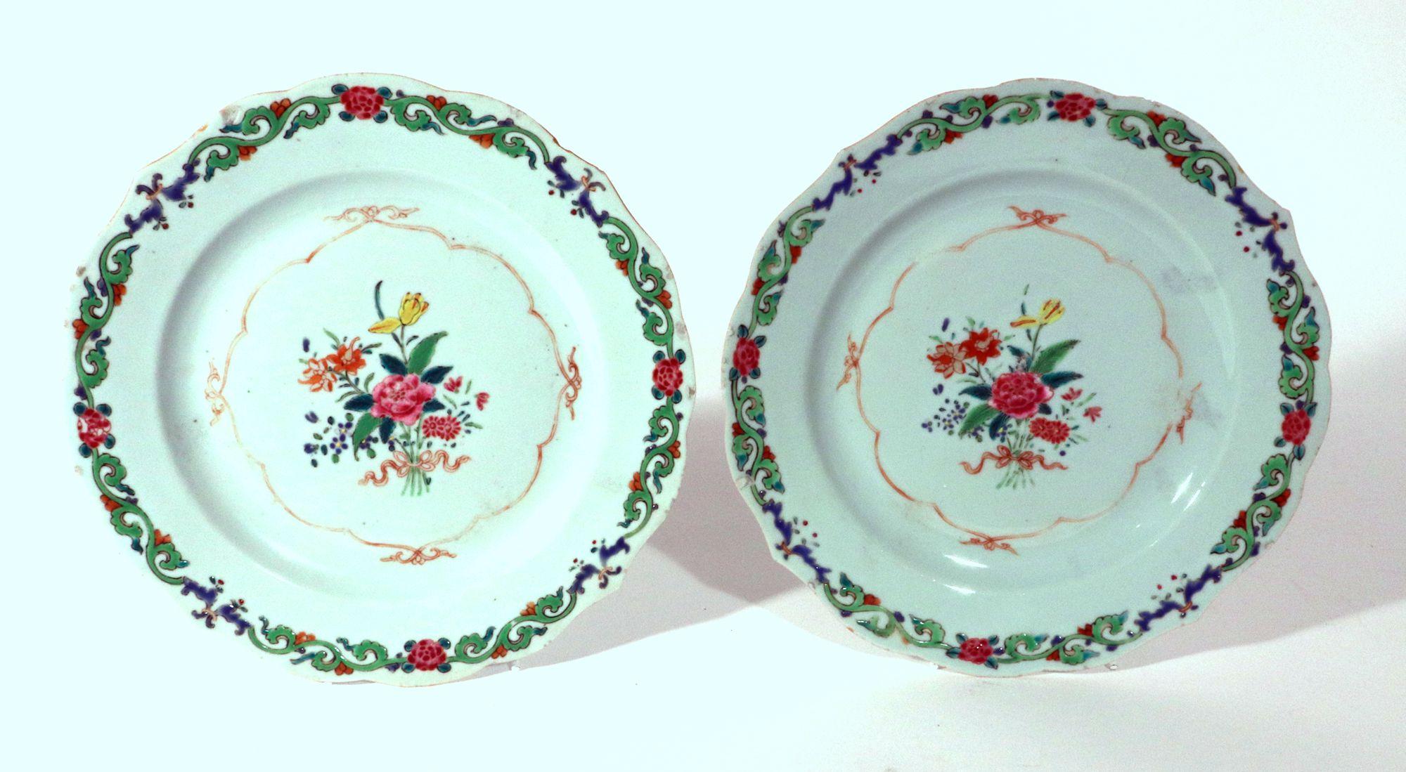 Chinese Export Famille Rose Porcelain Plates with Green Enamel, Set of Twelve For Sale 3