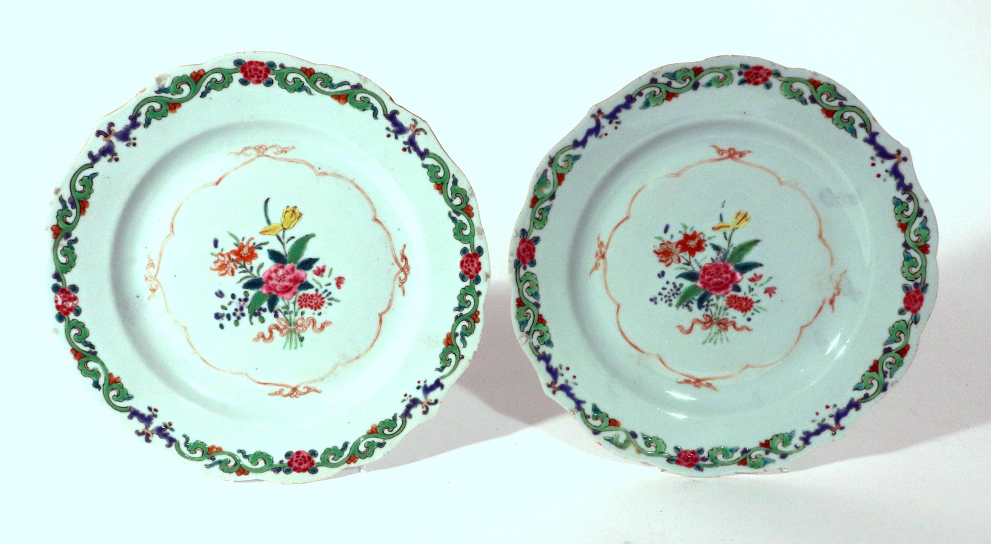 Chinese Export Famille Rose Porcelain Plates with Green Enamel, Set of Twelve For Sale 4