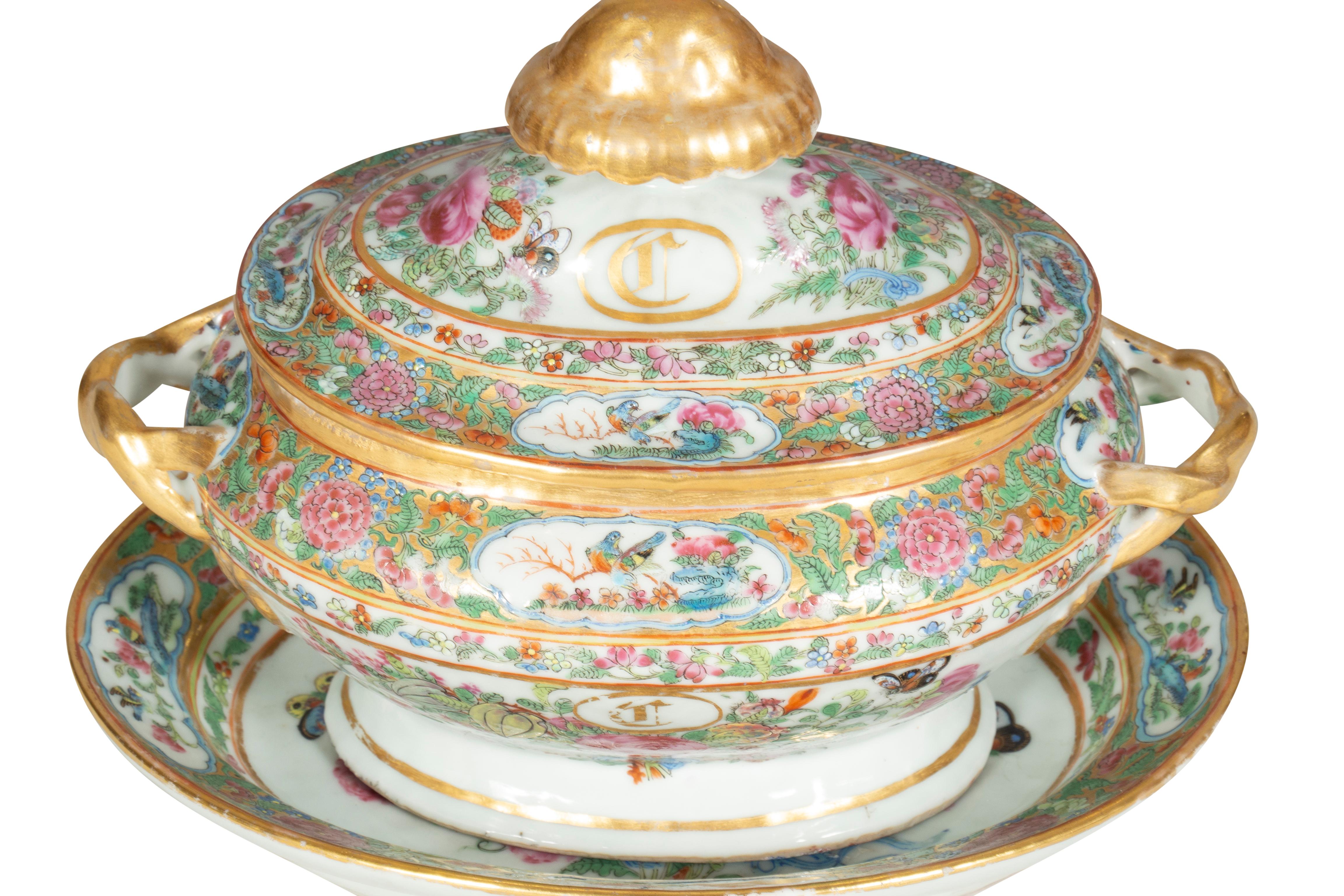 Chinese Export Famille Rose Porcelain Sauce Tureen And Underplate For Sale 3