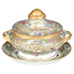 Soupière et sous-plat en porcelaine d'exportation chinoise de la famille rose