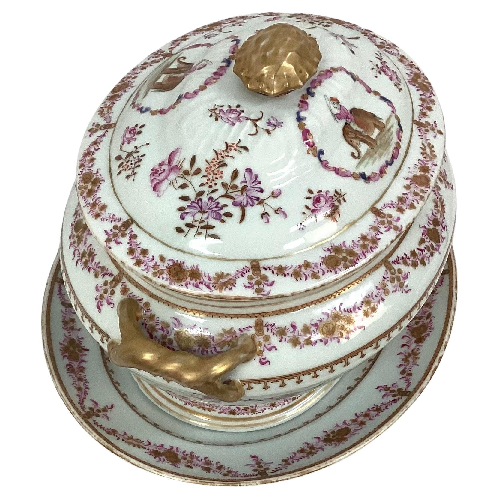 Chinese Export Famille Rose Porcelain Soup Tureen In Good Condition For Sale In Bradenton, FL