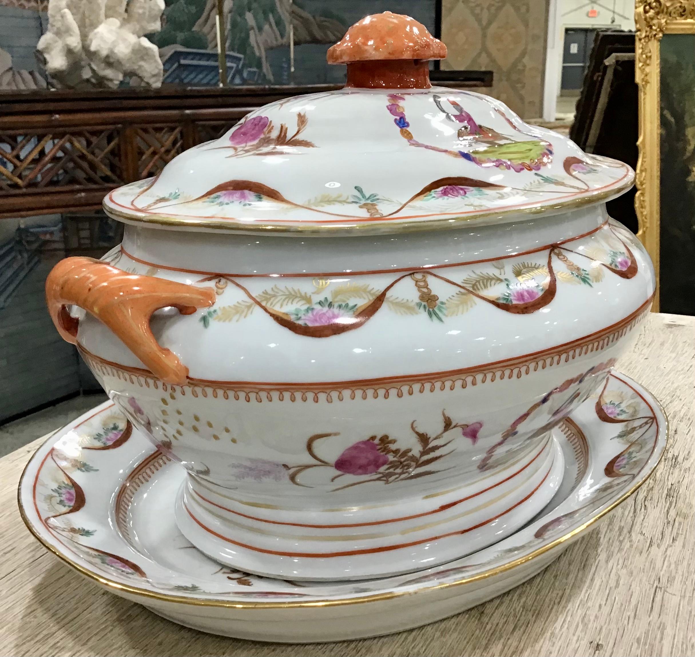 Chinese Export Famille Rose Porcelain Soup Tureen In Good Condition In Bradenton, FL
