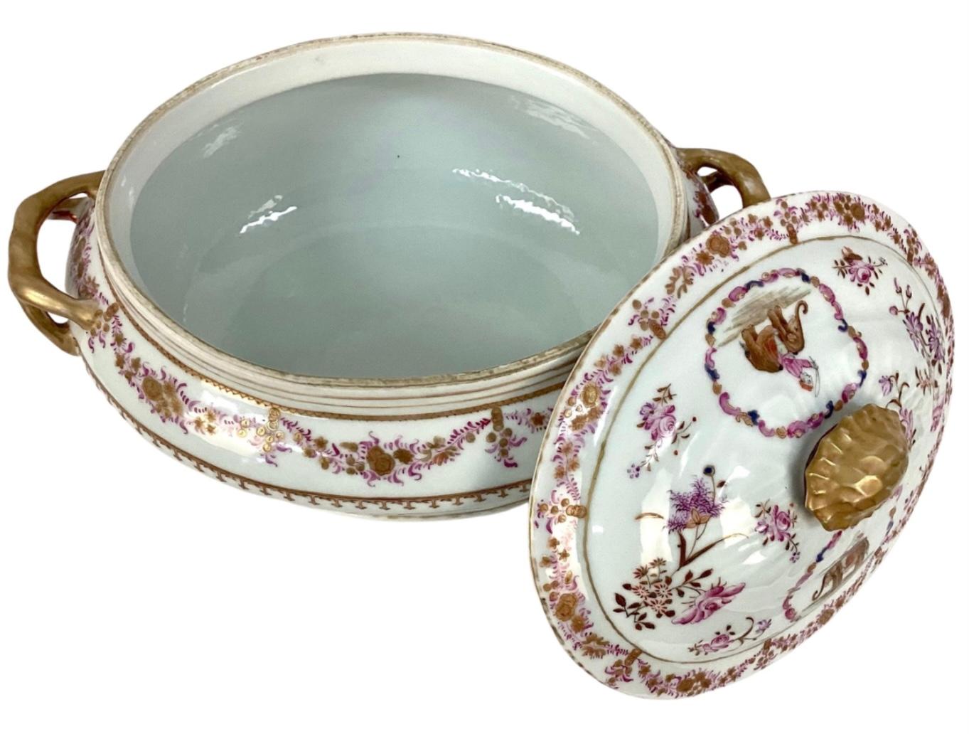 Chinese Export Famille Rose Porcelain Soup Tureen For Sale 1