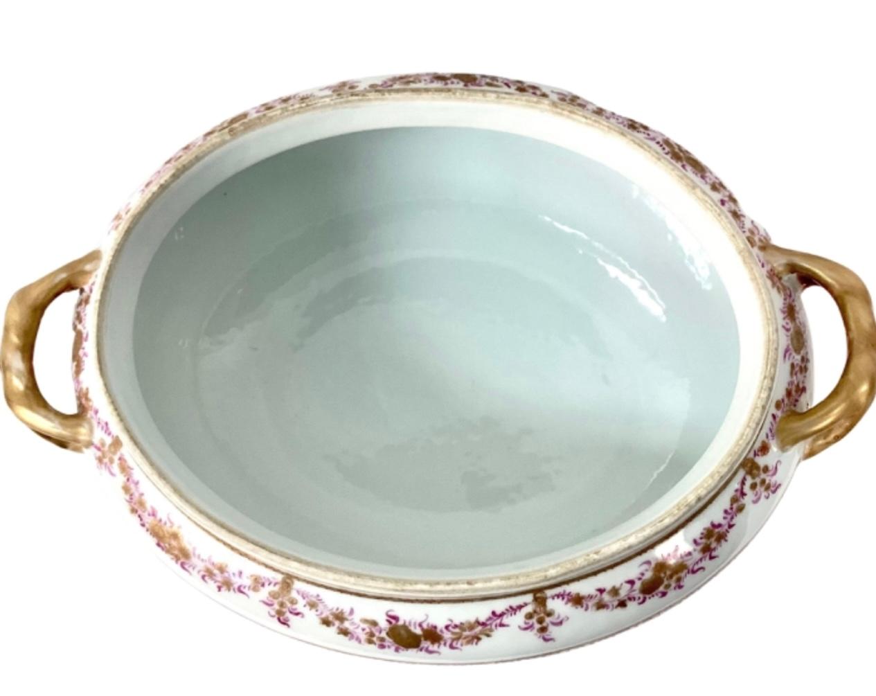 Chinese Export Famille Rose Porcelain Soup Tureen For Sale 2