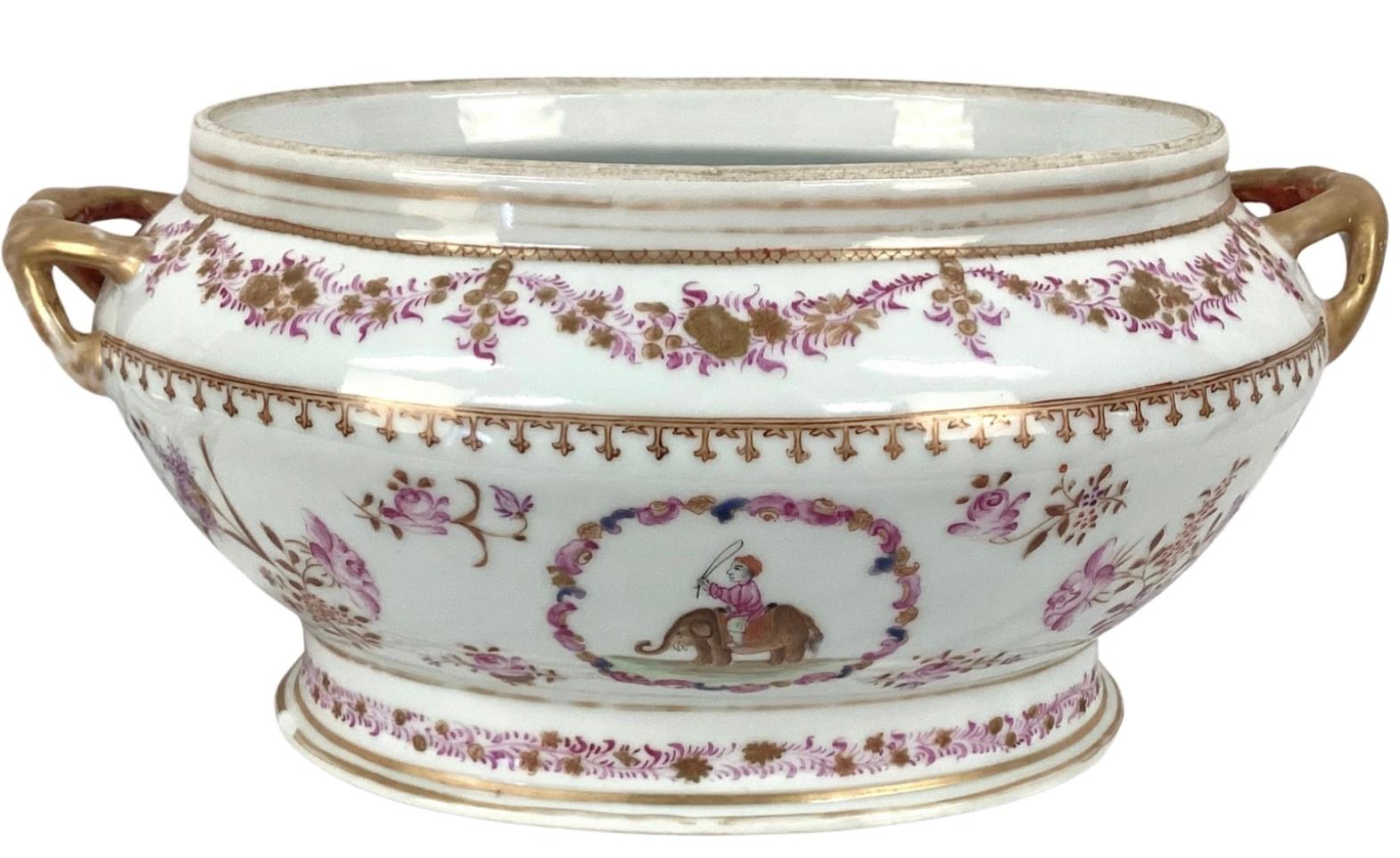 Chinese Export Famille Rose Porcelain Soup Tureen For Sale 5