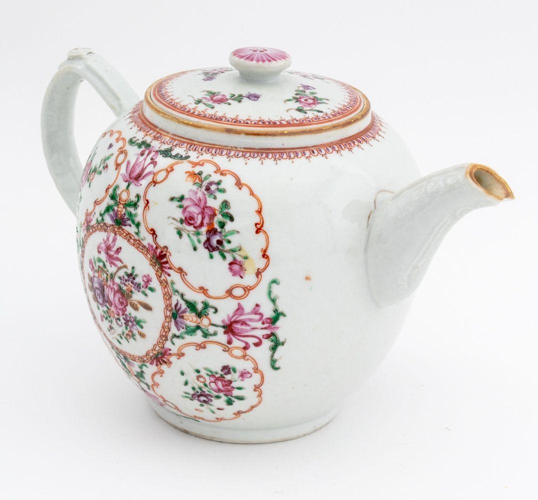 Service à thé Famille Rose en porcelaine d'exportation chinoise, 11 Bon état - En vente à Astoria, NY