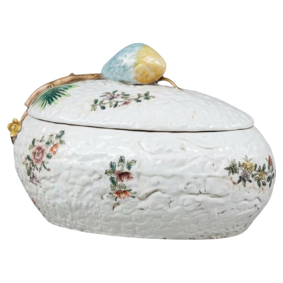 Chinese Export Famille Rose White Ceramic Melon Tureen Or Box im Angebot