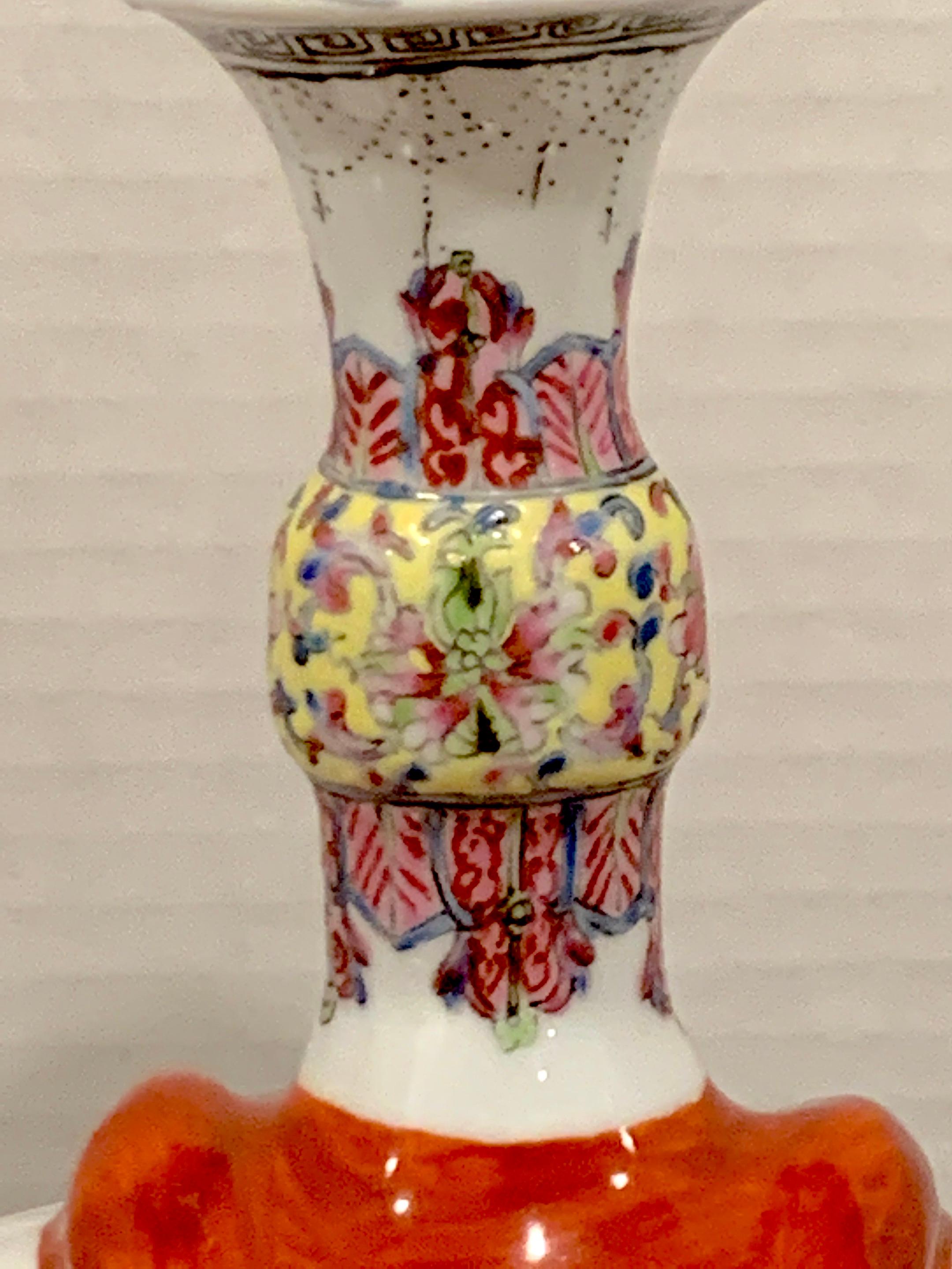 Chinese Export Famille Verte & Blanc de Chine Elephant Joss Stick In Good Condition For Sale In Atlanta, GA