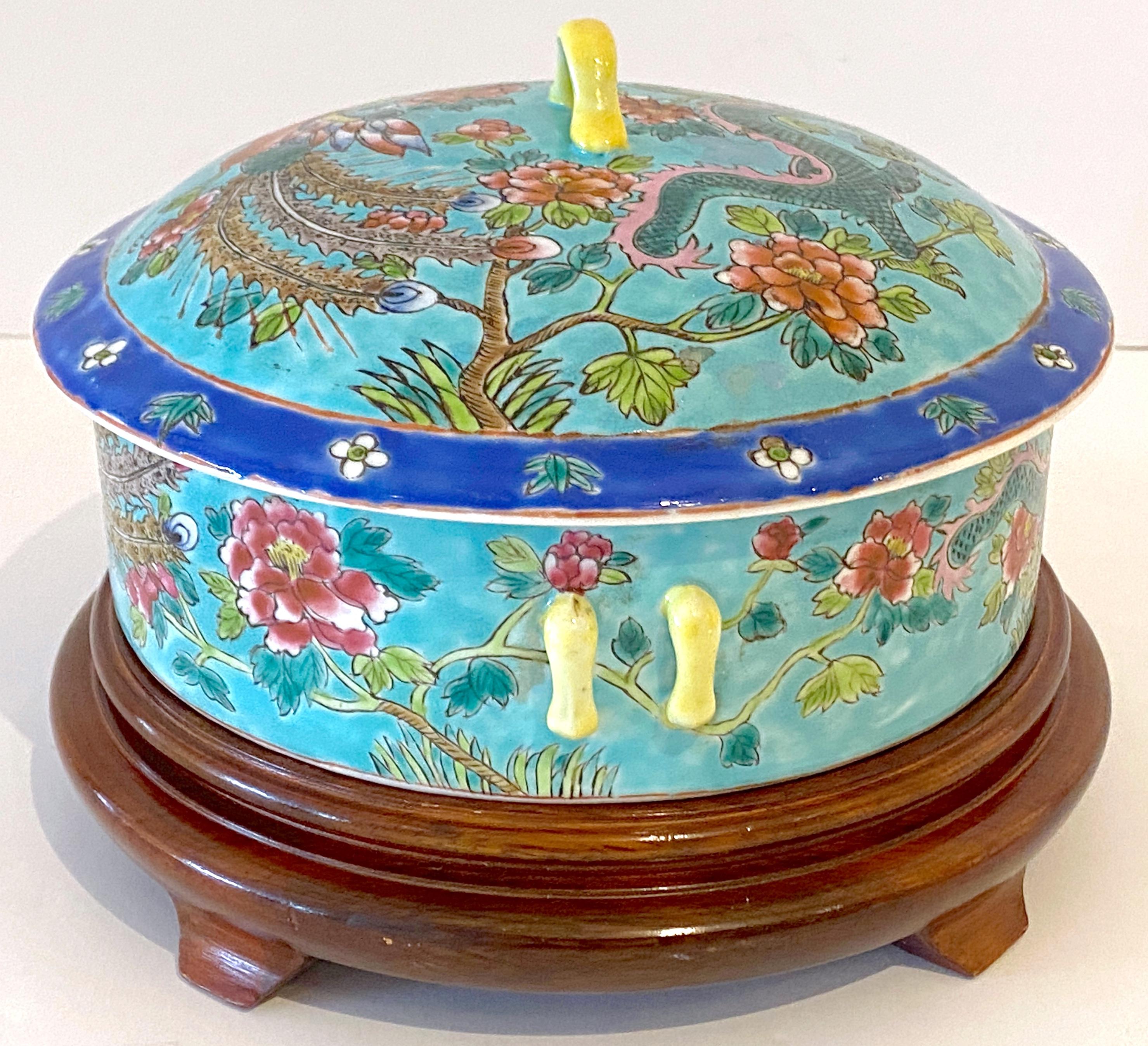 Chinese Export Famille Verte Box/Tureen with Stand, Late Qing 
China 1900-1910
A colorful example decorated with Phoenix birds in floral landscape 
unmarked. Complete with carved hardwood stand