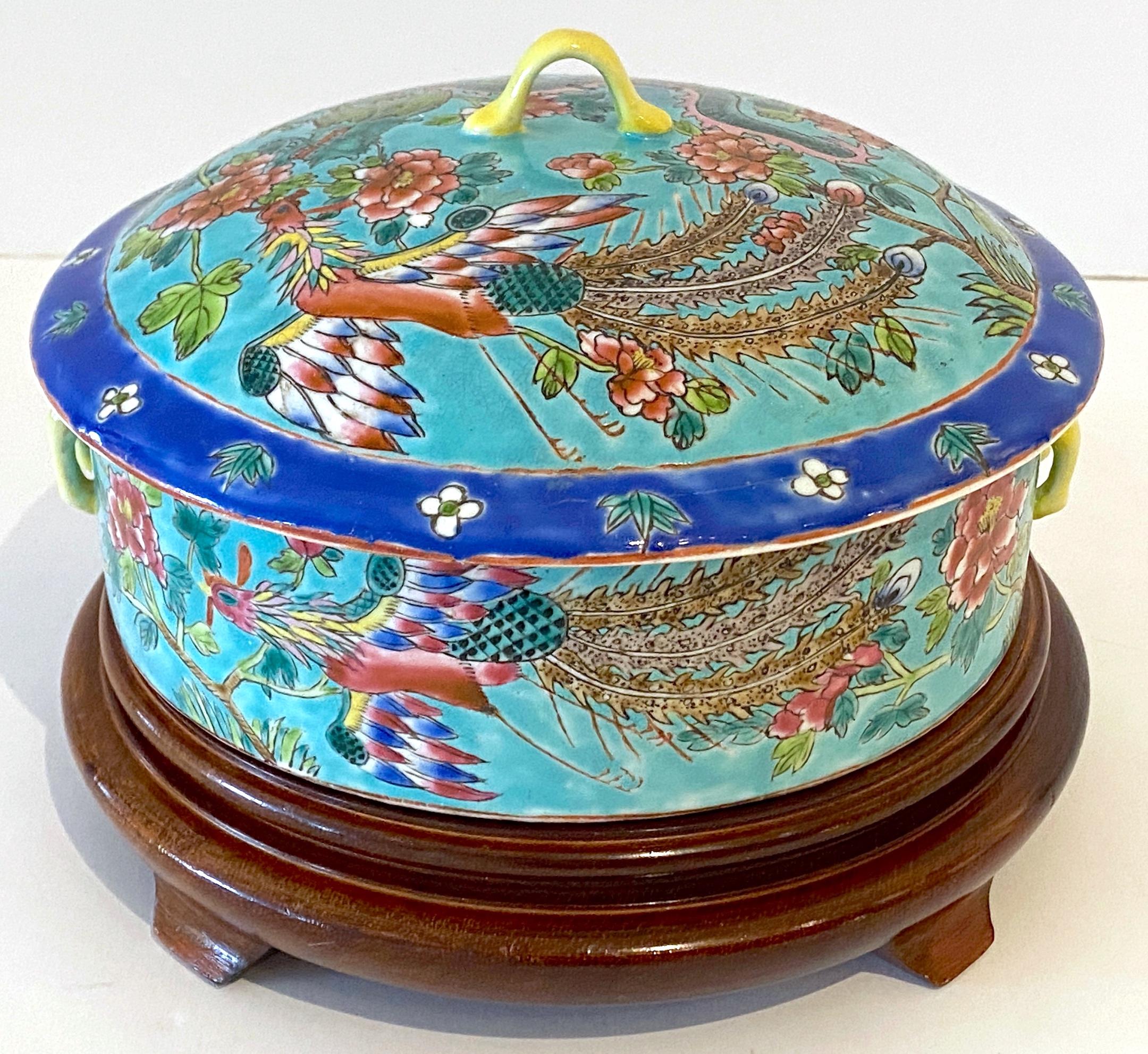 20th Century Chinese Export Famille Verte Box/Tureen with Stand, Late Qing For Sale