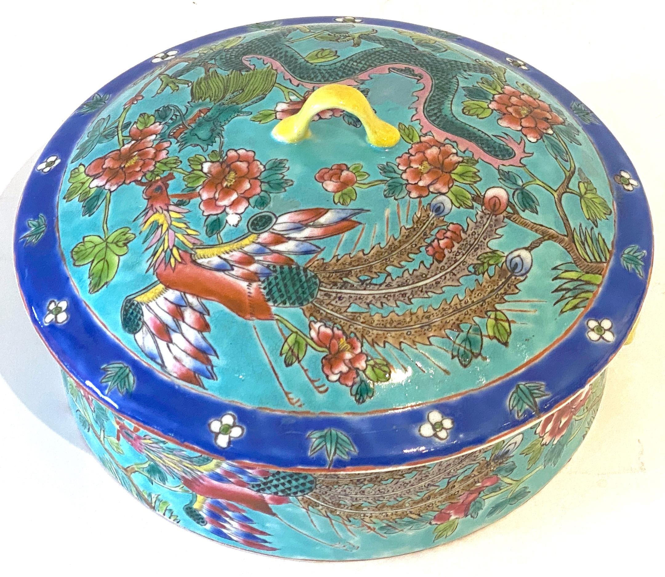 Chinese Export Famille Verte Box/Tureen with Stand, Late Qing For Sale 3