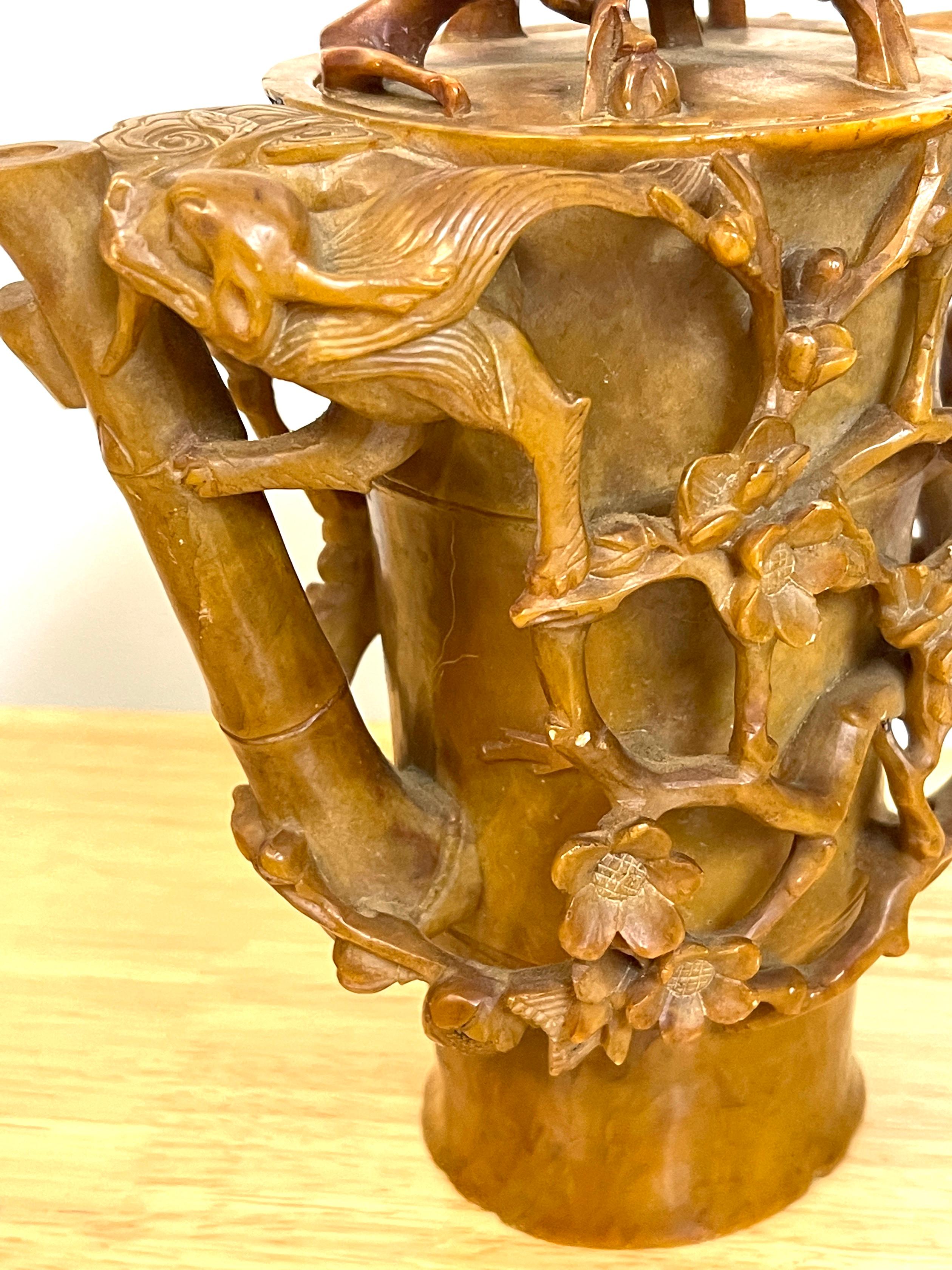 20ième siècle Scholars/pot à thé en grès finement sculpté d'exportation chinoise en vente