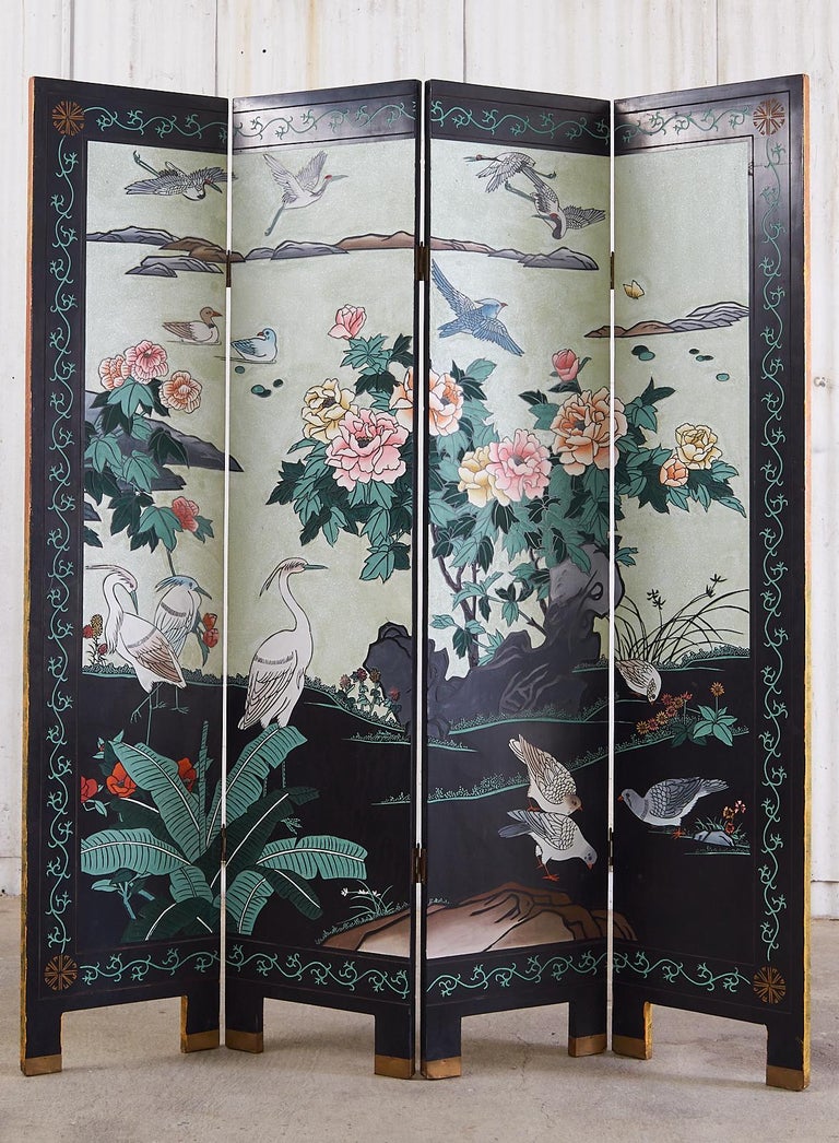 Chinese Export Flora and Fauna Lacquered Coromandel Screen In Good Condition For Sale In Rio Vista, CA