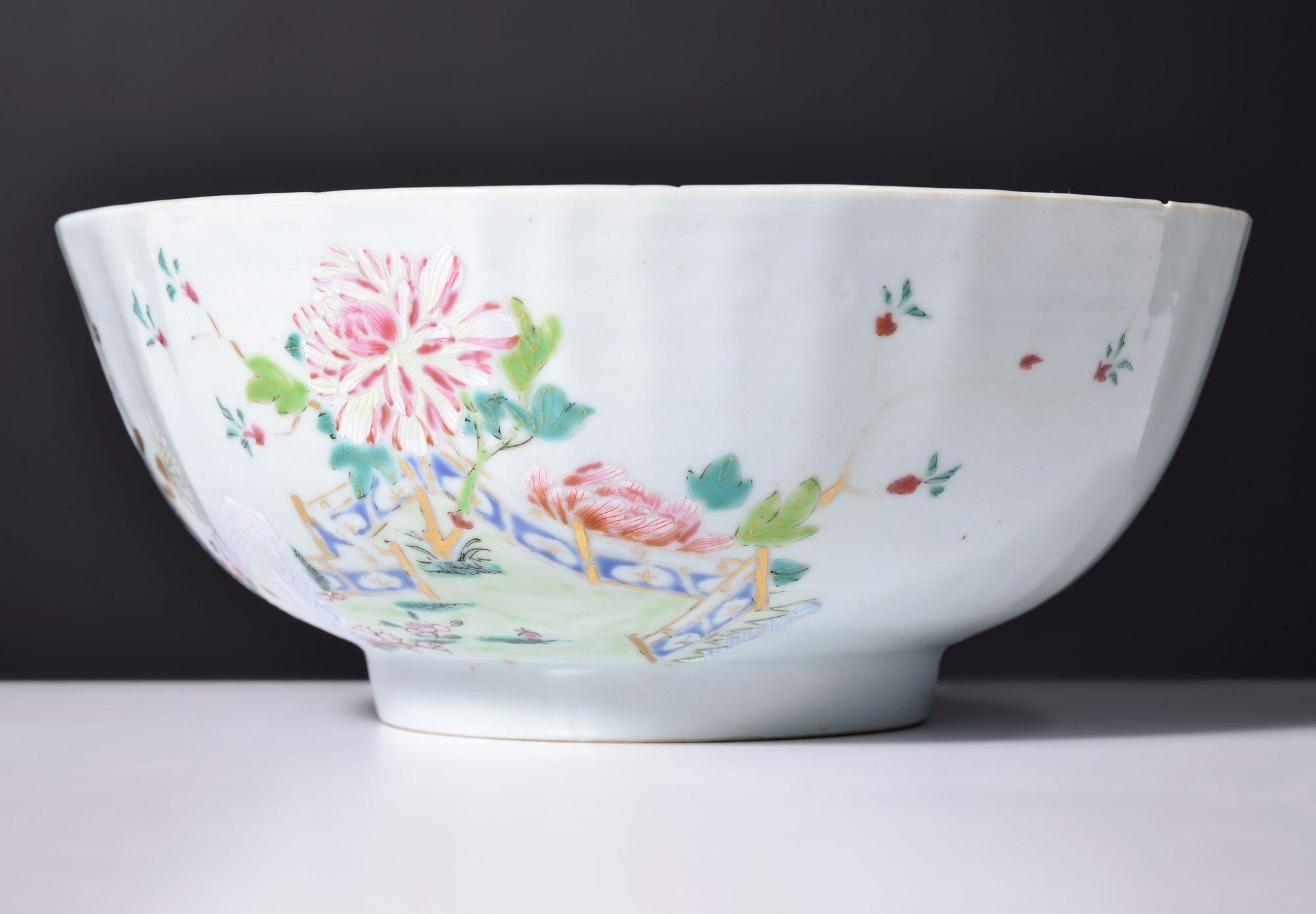 Early 20th Century Chinese Export Fluted Porcelain Bowl For Sale