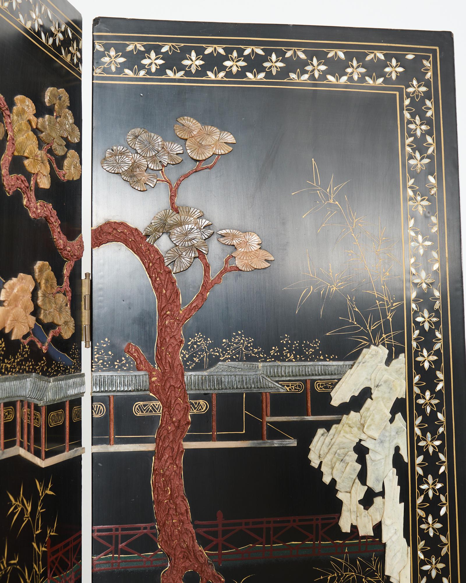 Paravent Coromandel d'exportation chinoise à quatre panneaux sculptés en vente 2