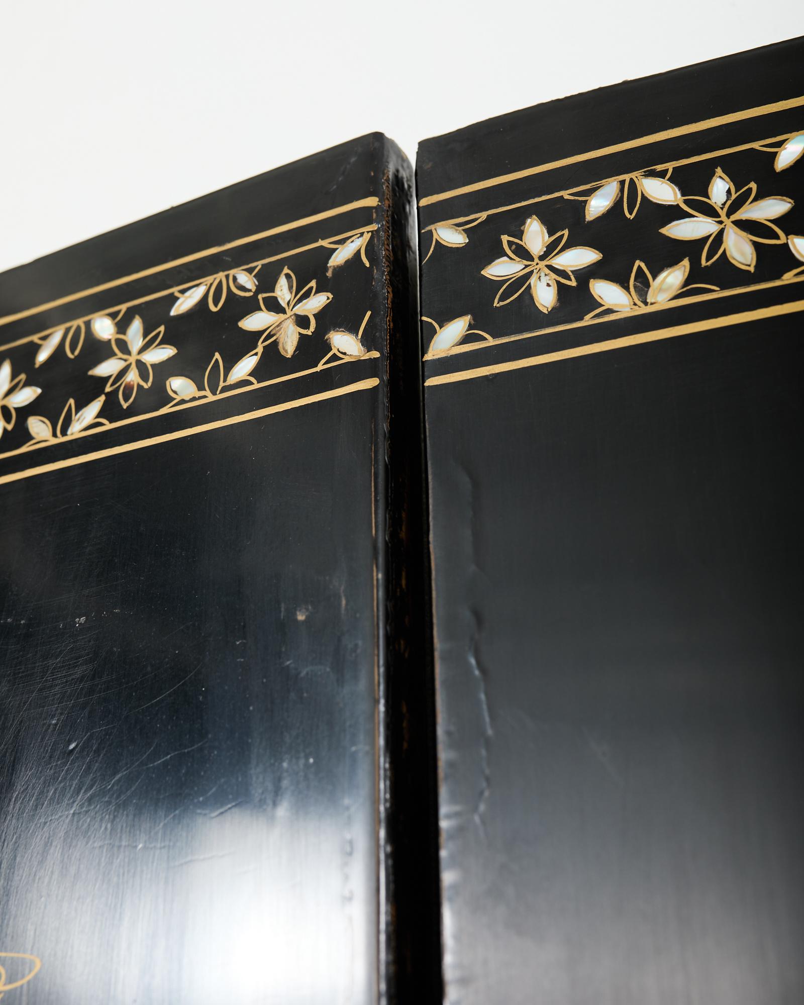 Paravent Coromandel d'exportation chinoise à quatre panneaux sculptés en vente 8