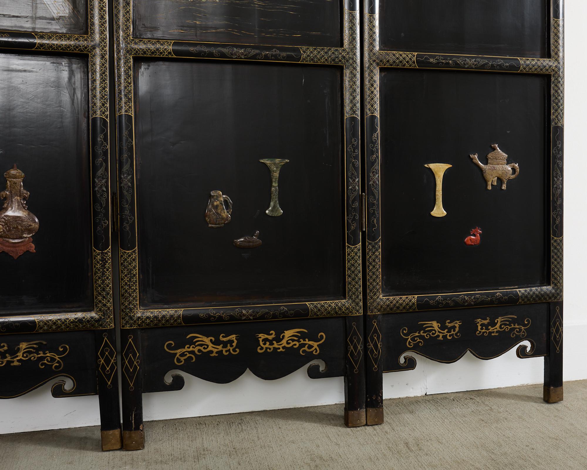 Chinese Export Vier Panel geschnitzt Speckstein Coromandel Bildschirm (Messing) im Angebot
