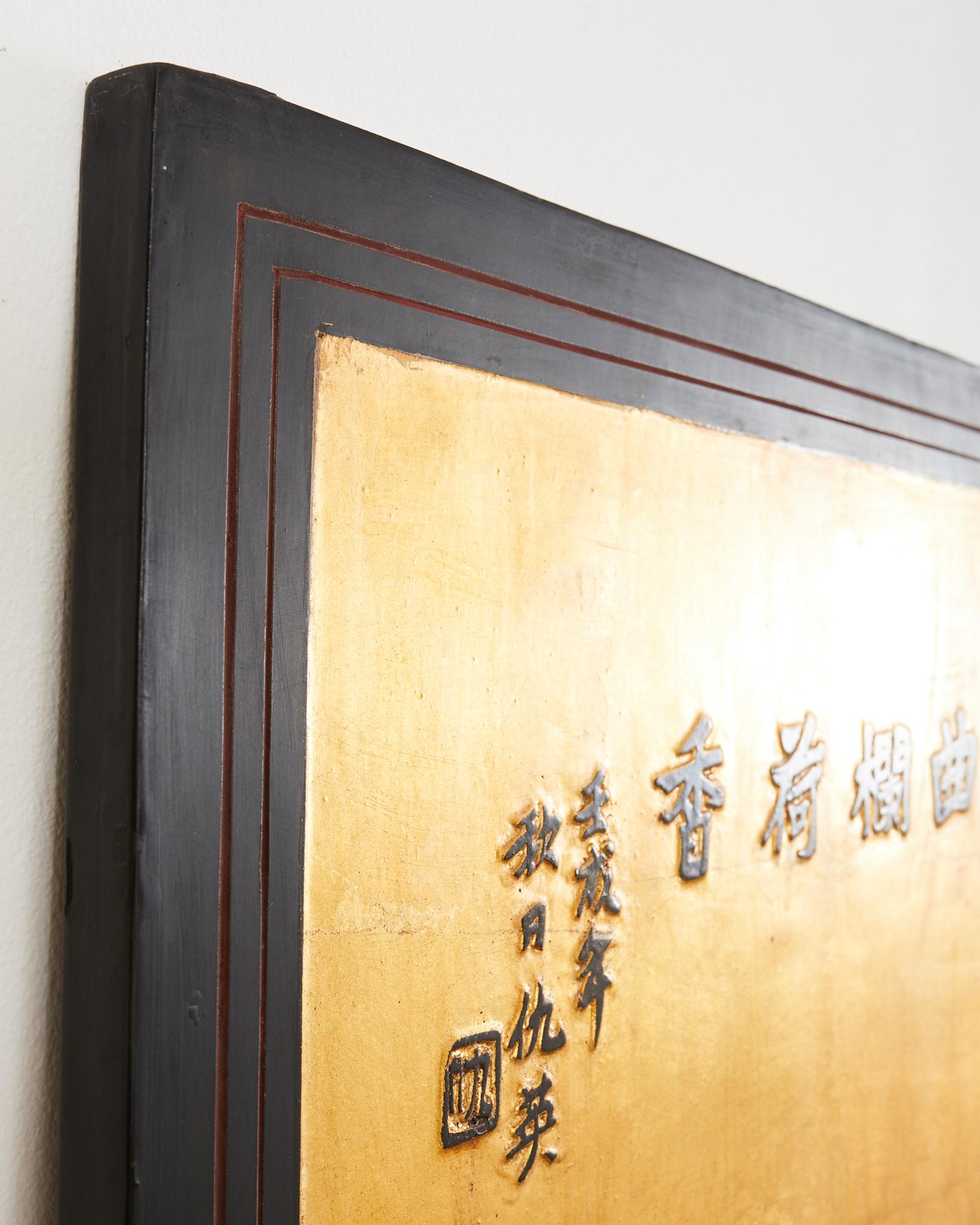Laiton Paravent Coromandel d'exportation chinoise à quatre panneaux laqués dorés en vente