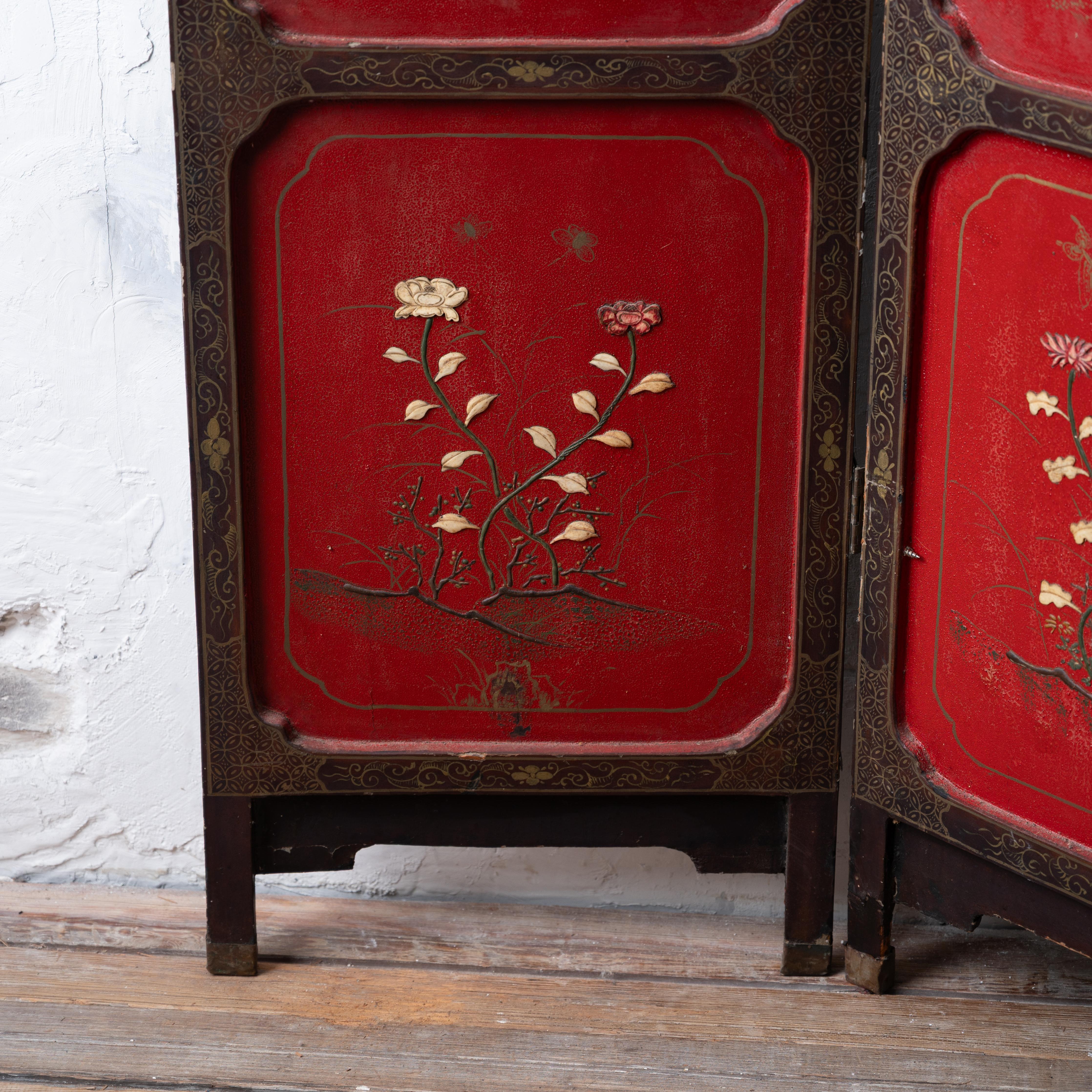 Chinese Export Four-Panel Red Lacquer Screen, c.1900 For Sale 4