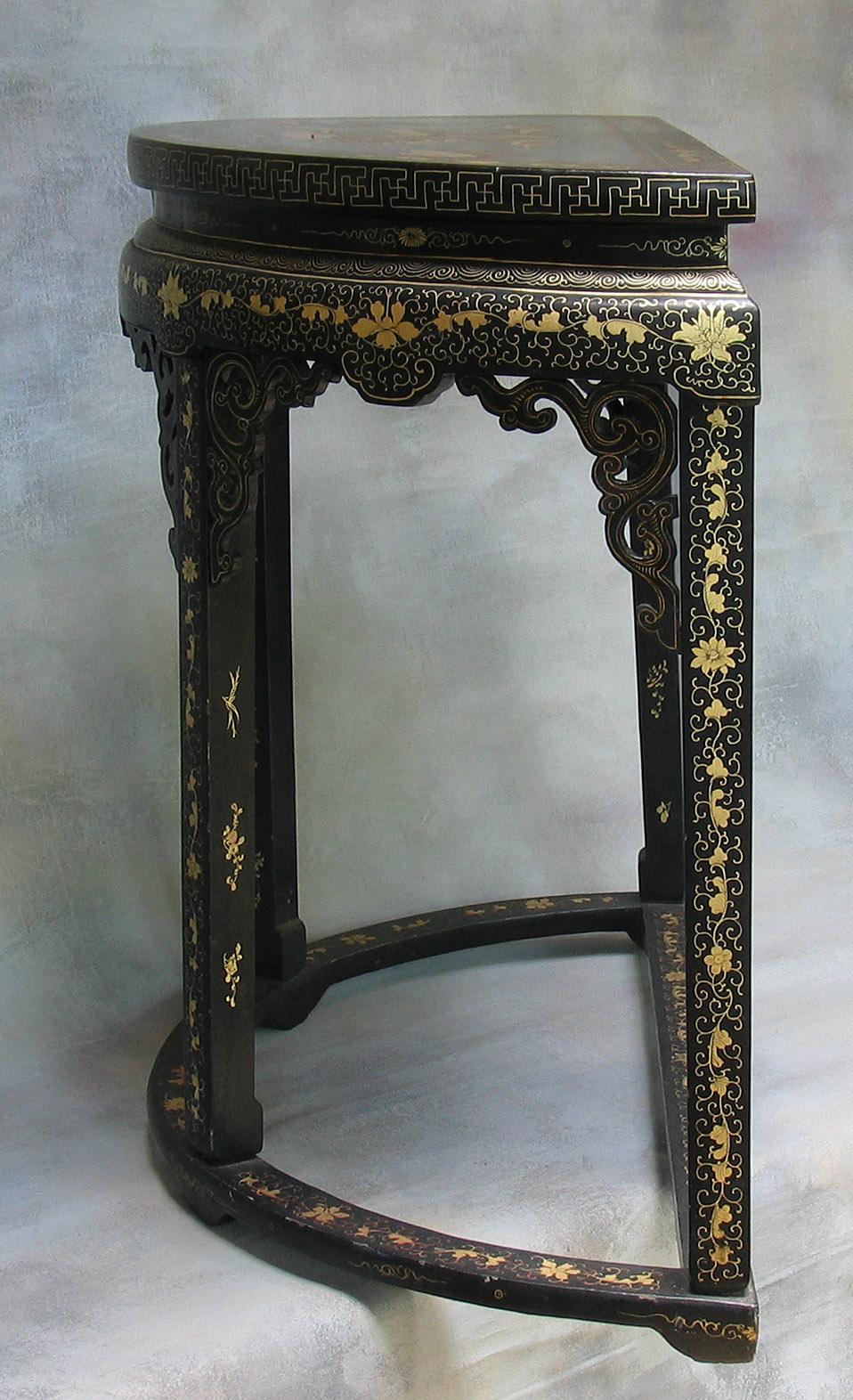 Chinese Export Gilt Lacquer Decorated Demi-lune Console Table Early 19th Century For Sale 4