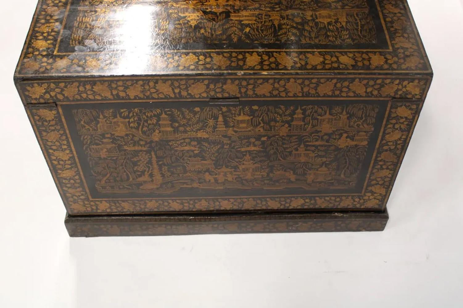Chinese Export Gold Decorated Black Lacquer Storage Box on Plinth Base For Sale 1