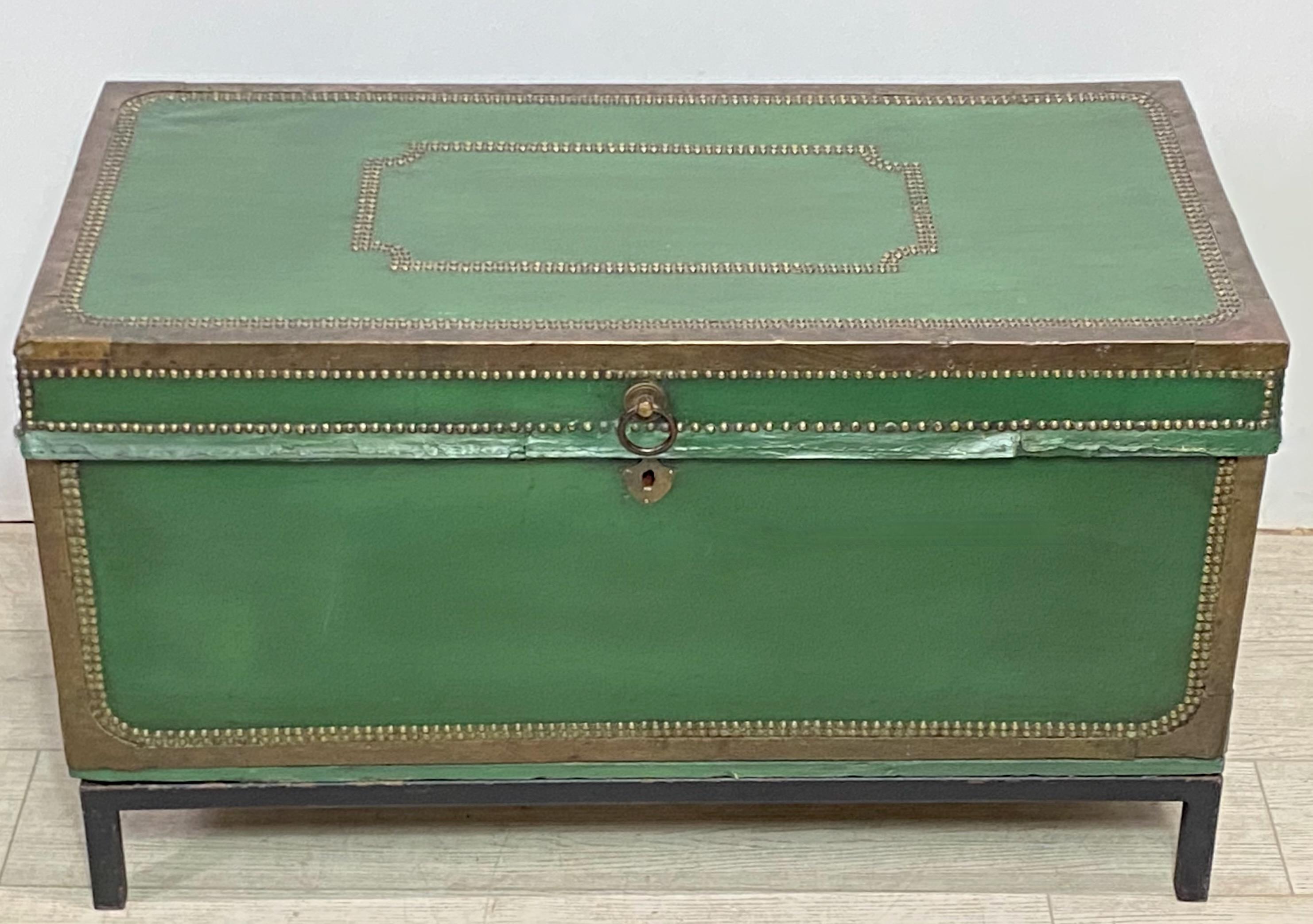 Chinese Export Green Leather Camphor Wood Trunk on Stand, Early 19th Century In Good Condition In San Francisco, CA
