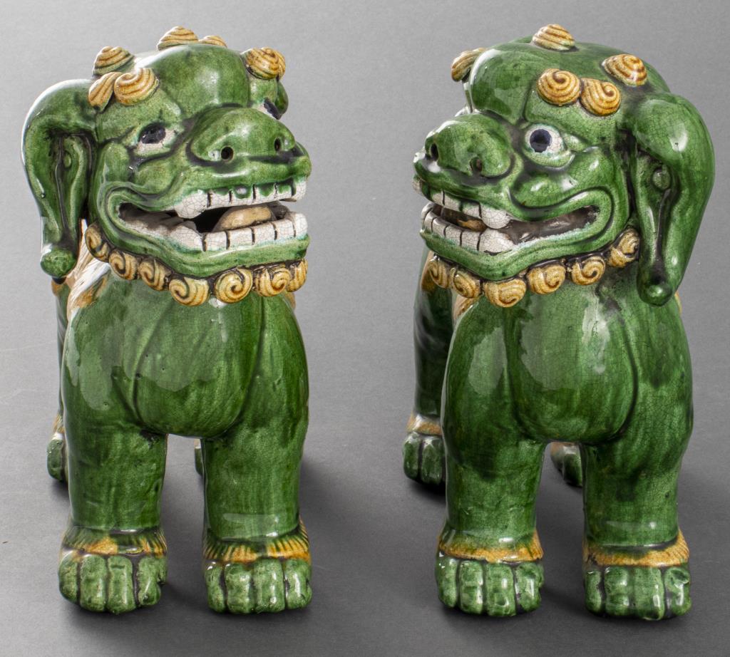 Chinese Export Green Porcelain Foo Dogs, Pair In Good Condition In New York, NY