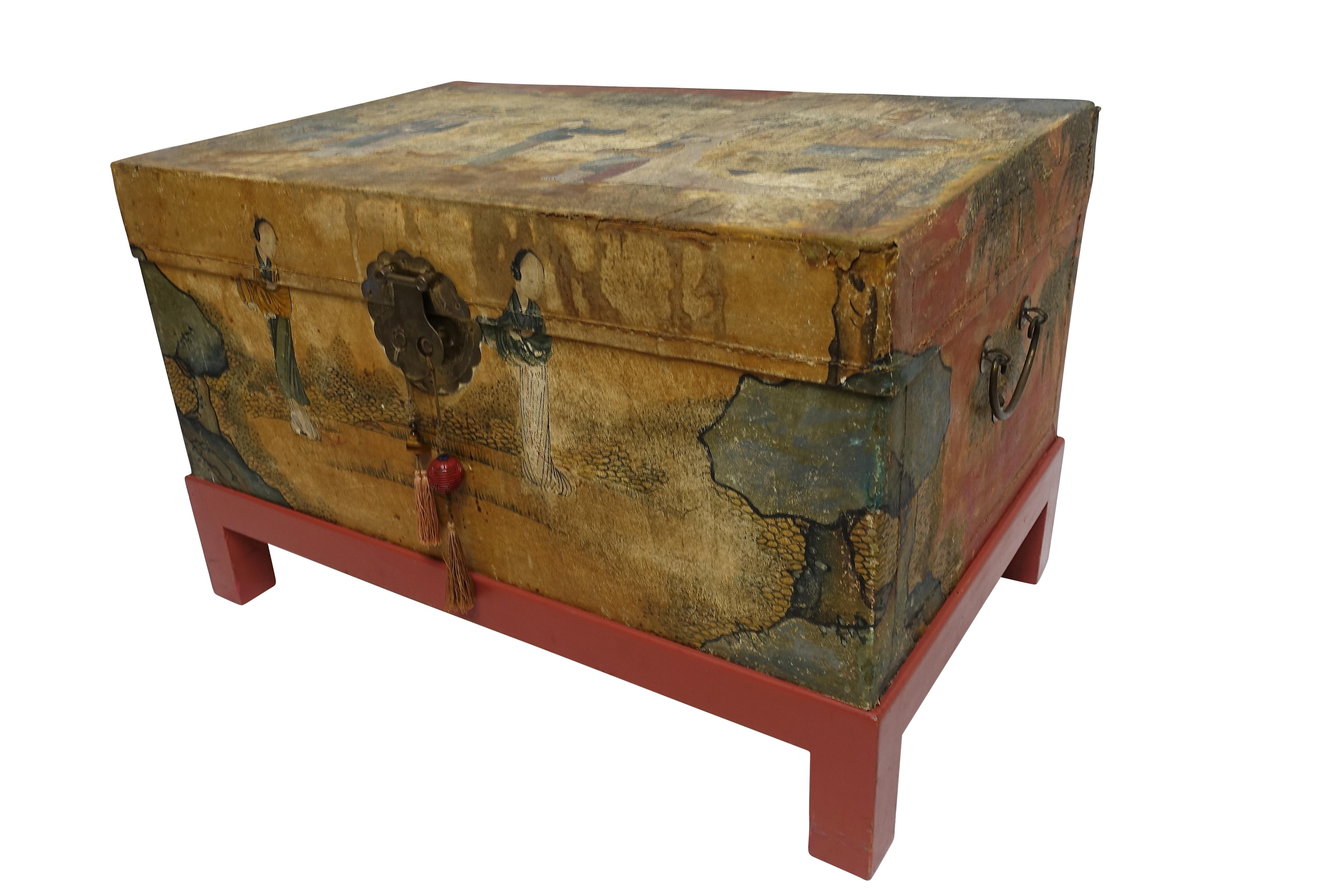 Chinese Export Hand-Painted Leather Trunk on Stand, Early 20th Century In Excellent Condition In San Francisco, CA