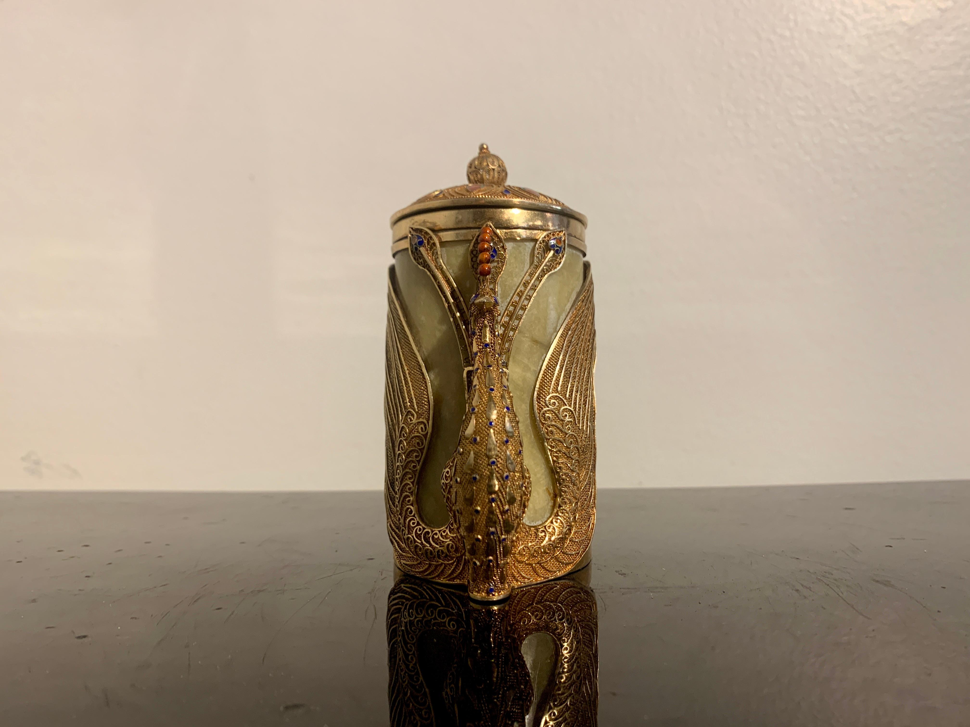 An exquisite Chinese export peacock from hardstone and gilt silver filigree canister box, Republic Period, circa 1920's, China. 

The graceful and elegant hardstone container of cylindrical canister form mounted with gilt silver filigree and enamel