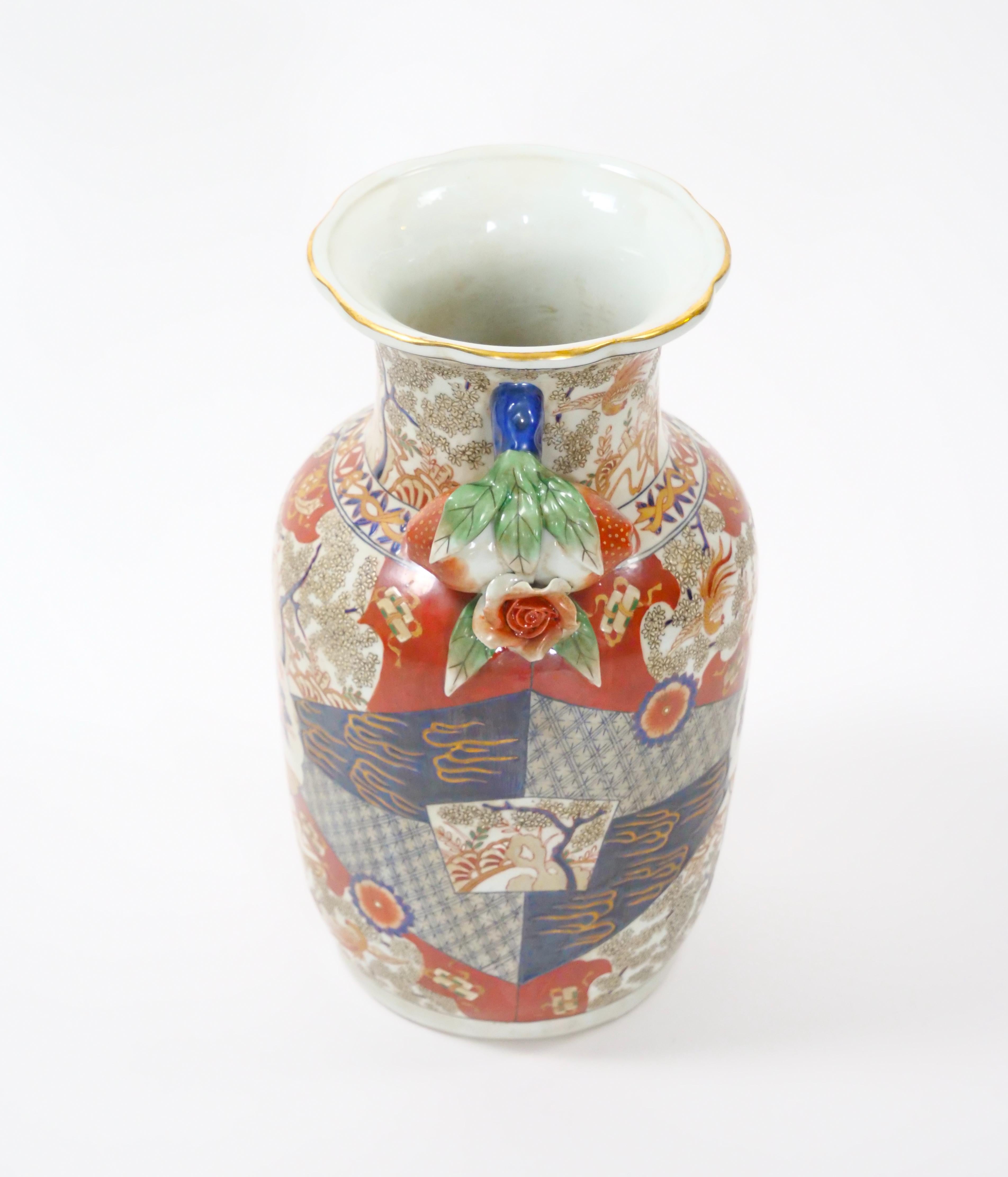 Chinese Export Imari Porcelain Decorative Vase / Urn For Sale 4