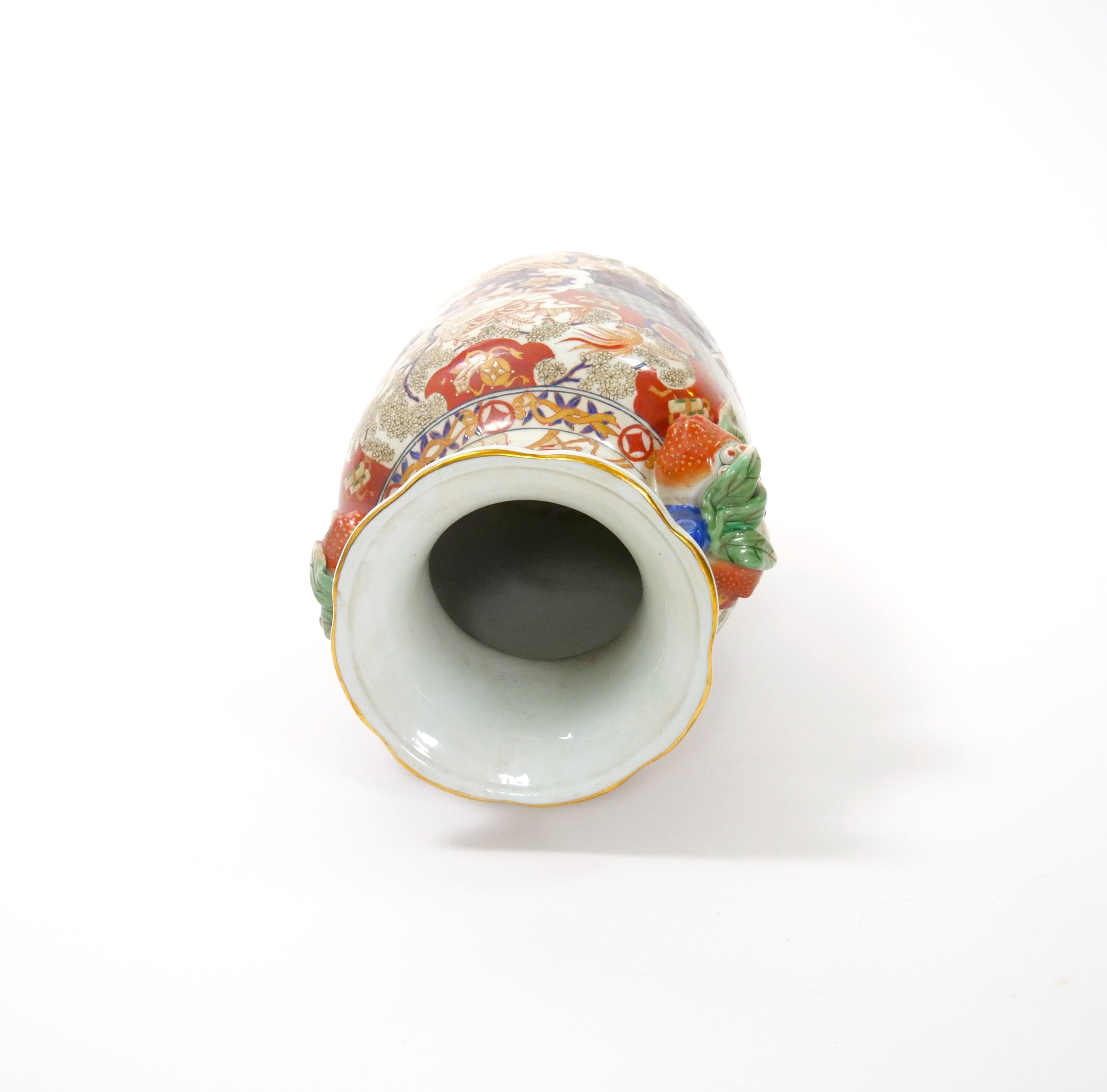 Chinese Export Imari Porcelain Decorative Vase / Urn For Sale 8