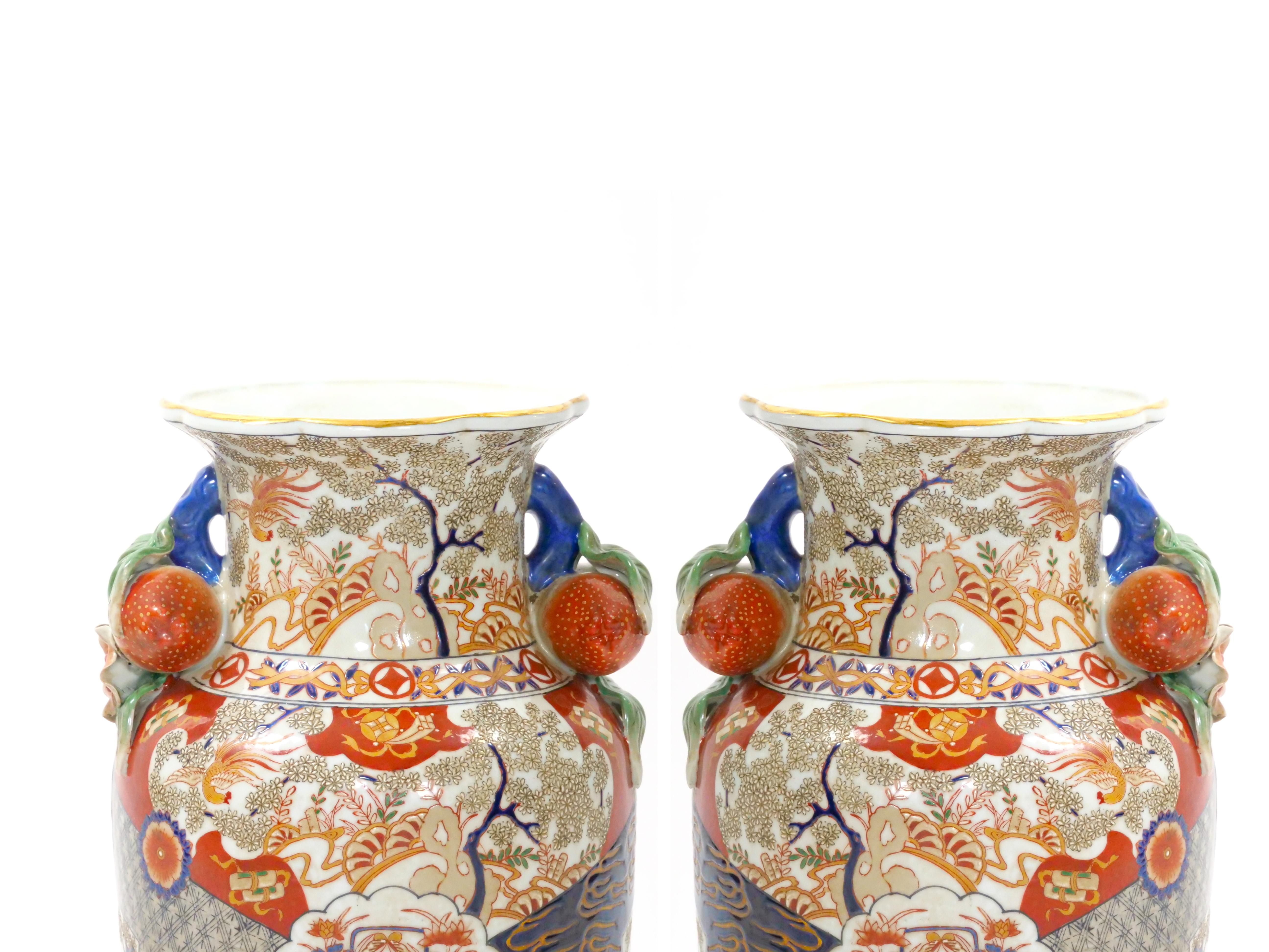 Asian Chinese Export Imari Porcelain Decorative Vase / Urn For Sale