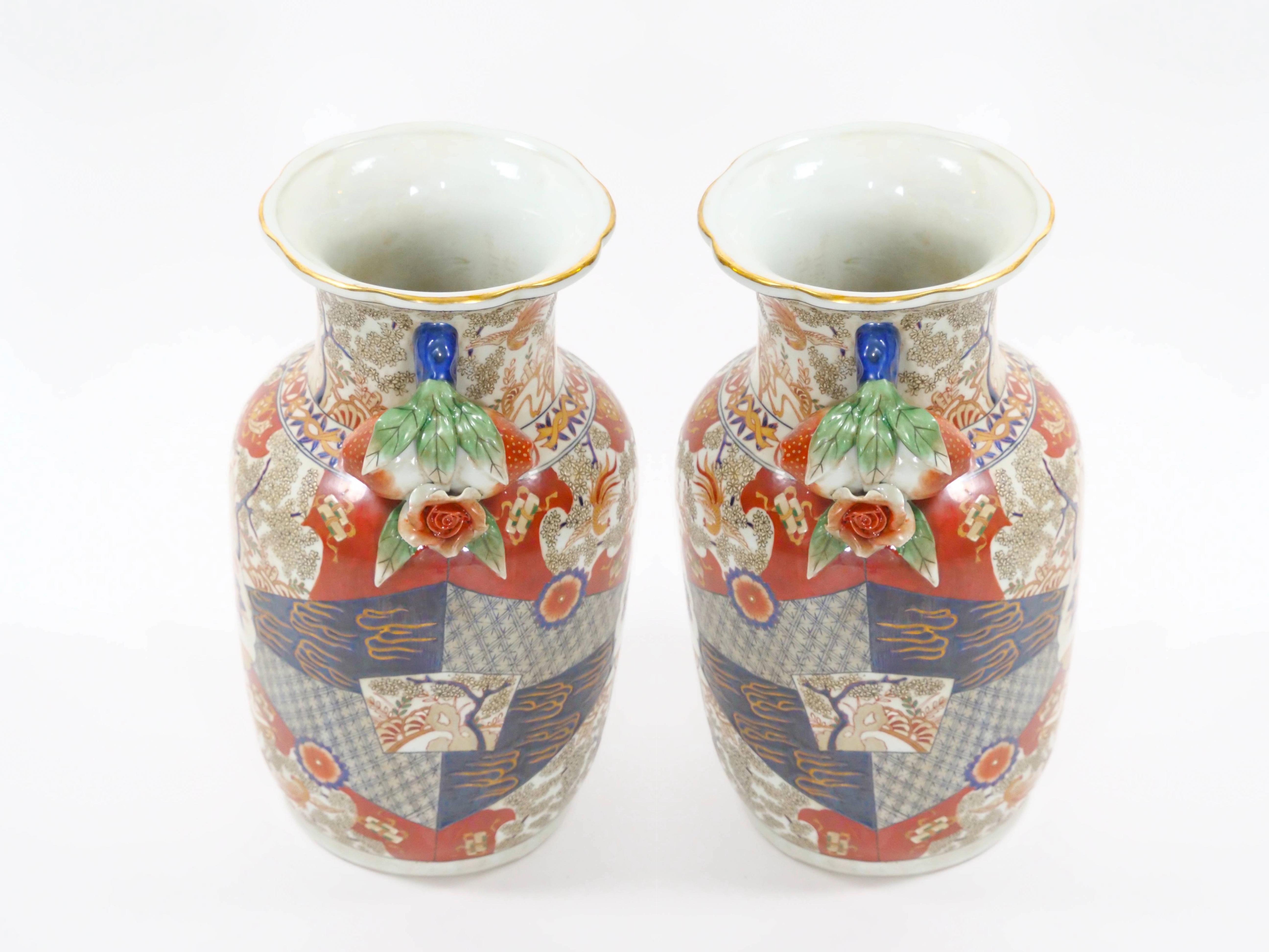 Glazed Chinese Export Imari Porcelain Decorative Vase / Urn For Sale