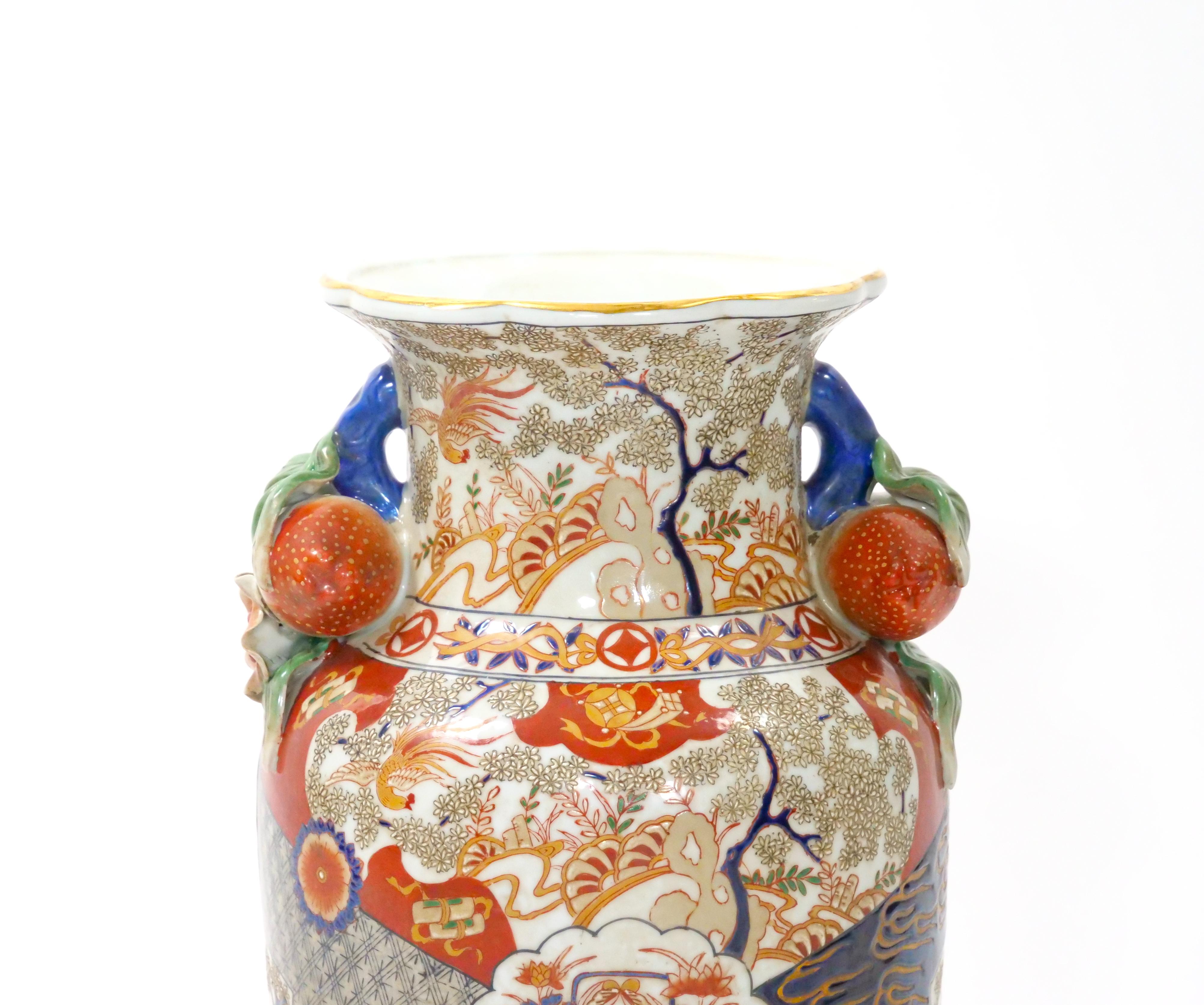 Chinese Export Imari Porcelain Decorative Vase / Urn For Sale 2