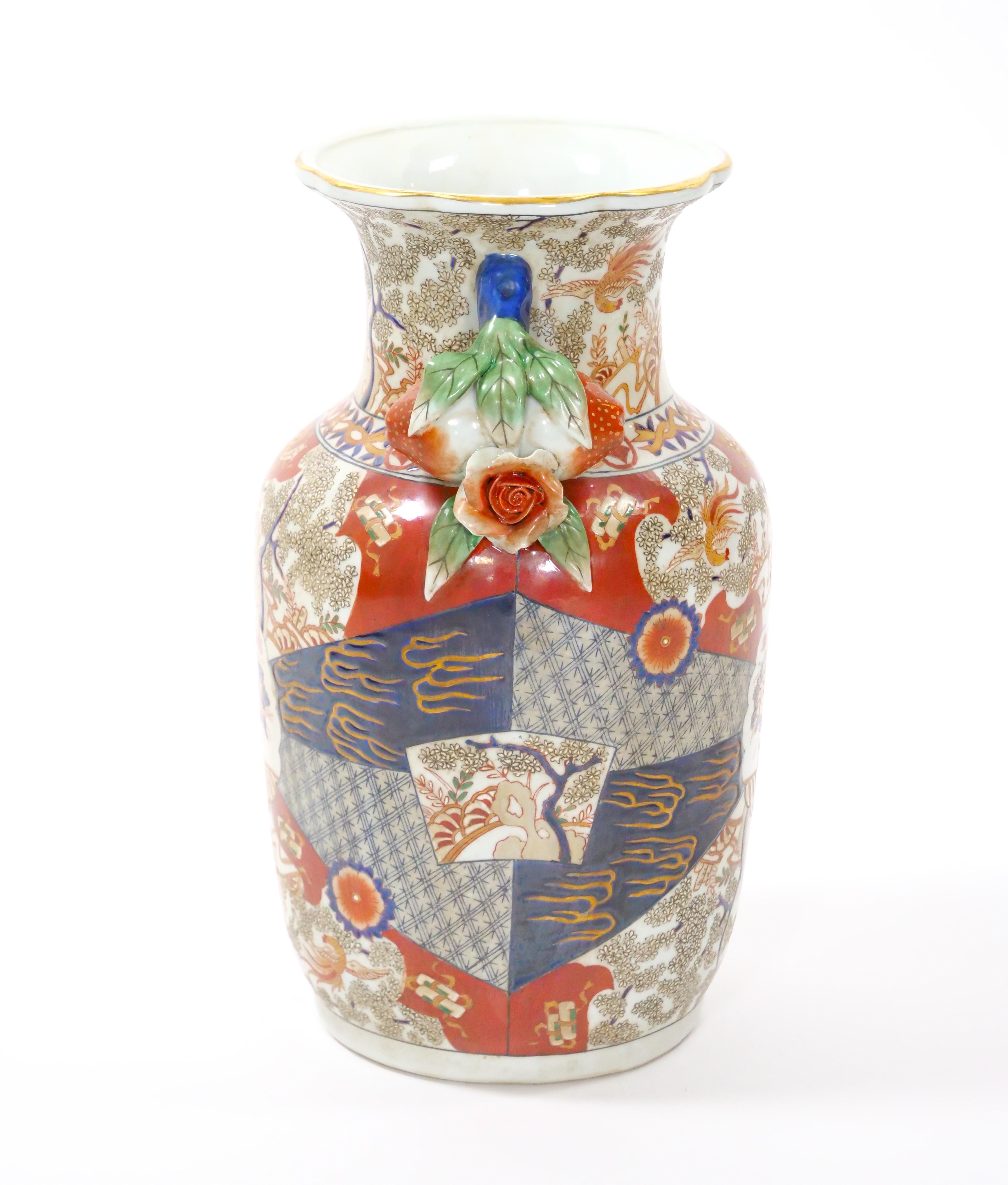 Chinese Export Imari Porcelain Decorative Vase / Urn For Sale 3